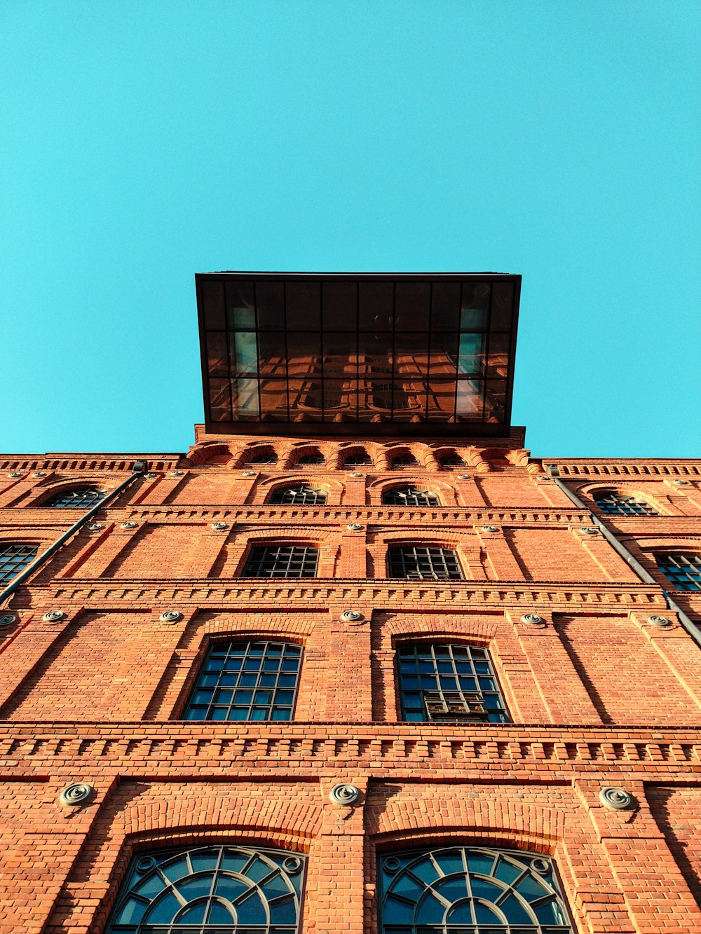 Un edificio con ventana