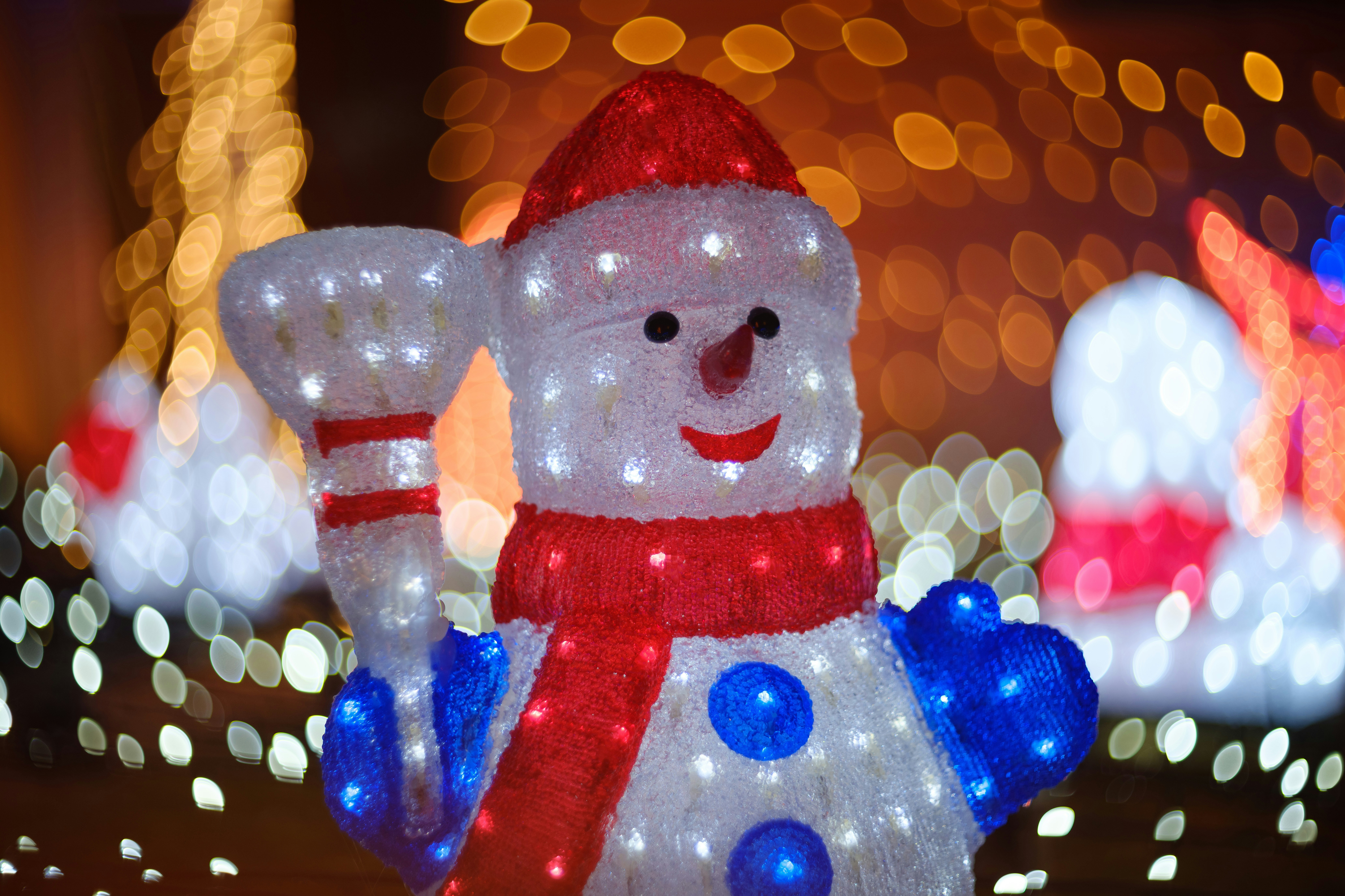 A snowman with a red hat photo – Free Nature Image on Unsplash