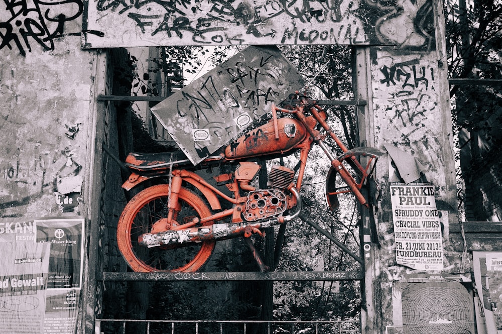 a rusty bike on a wall