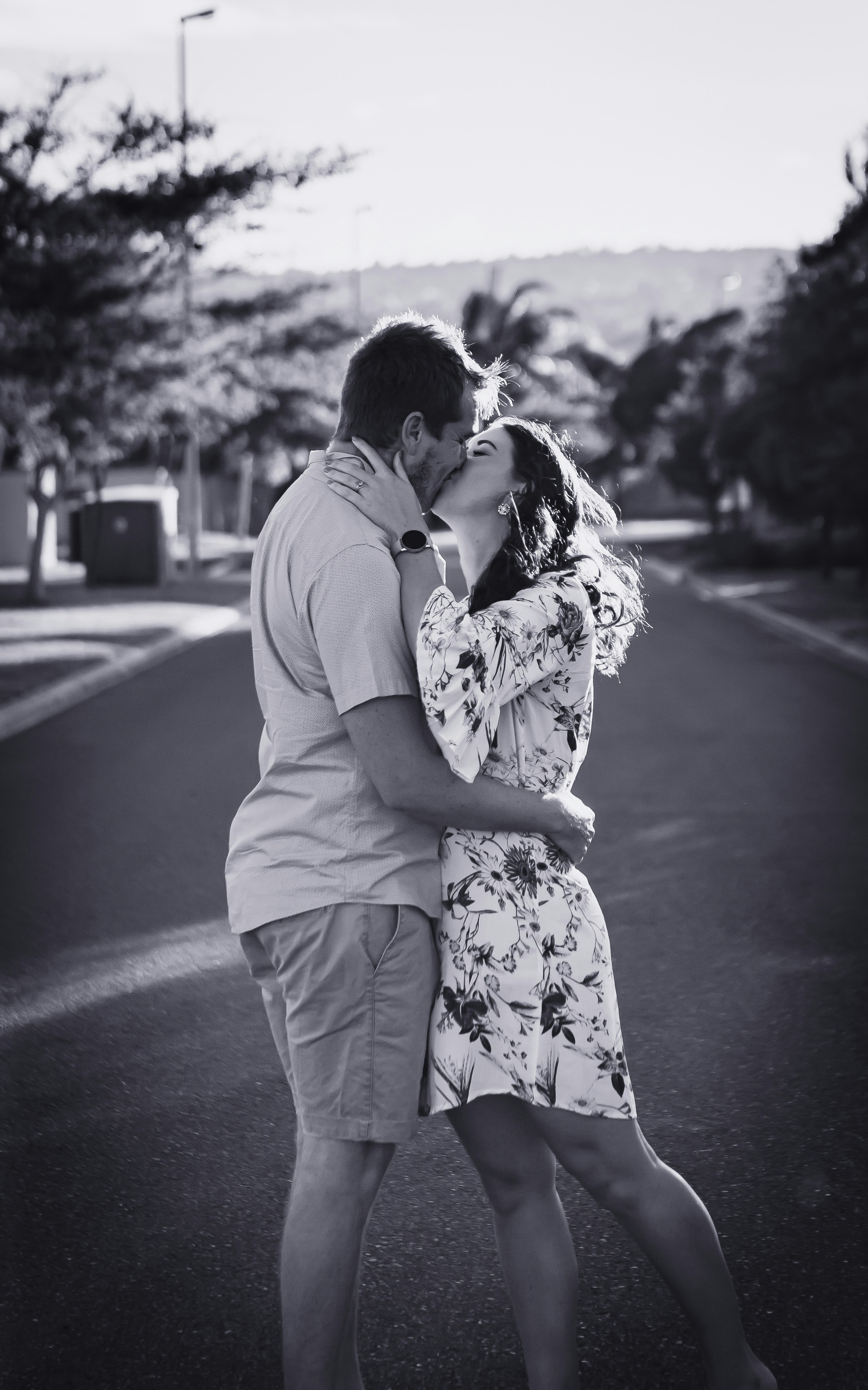 A man and woman kissing photo – Free Kiss Image on Unsplash