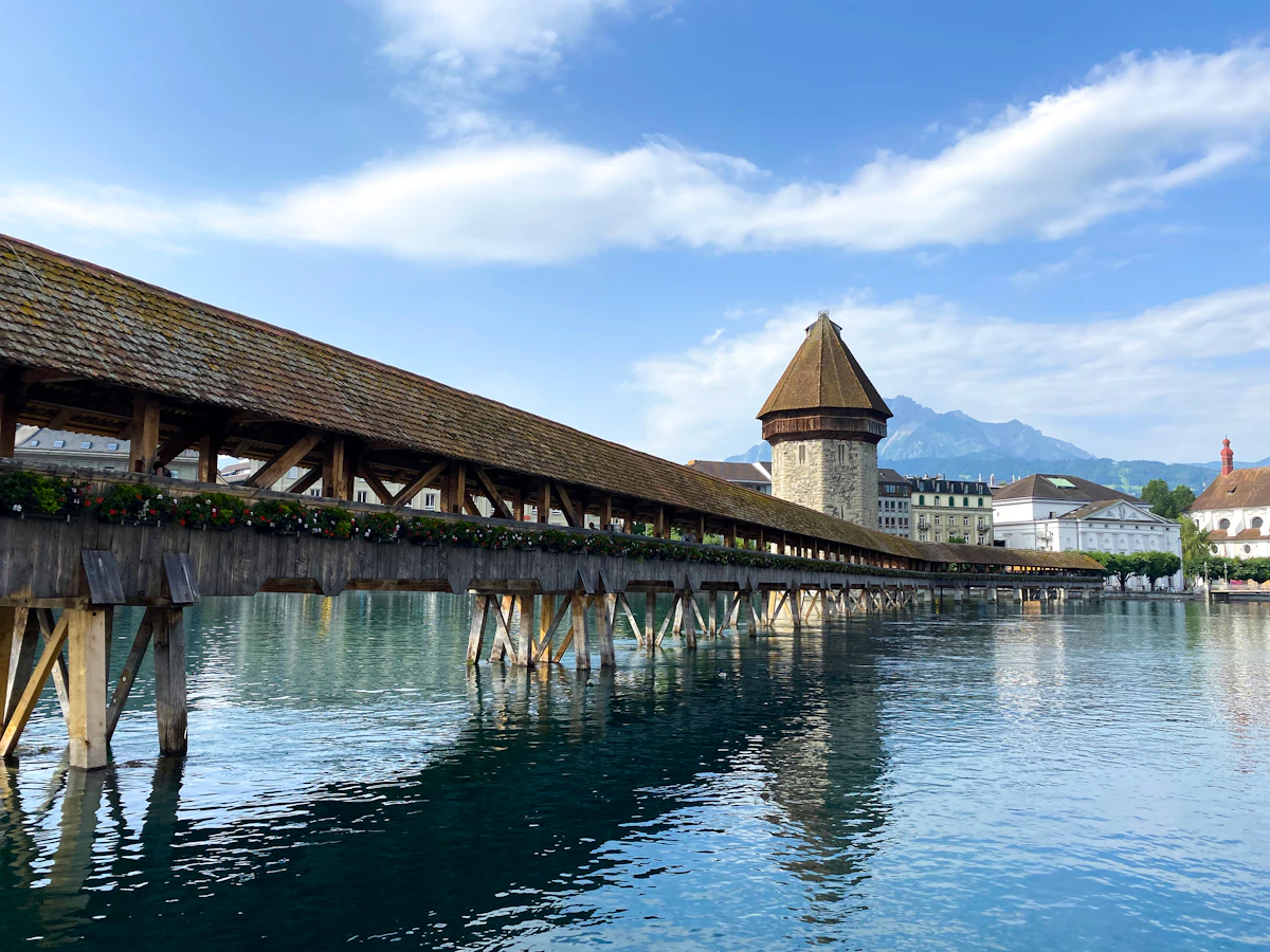 Le pont de la Chapelle et la tour d'eau de Lucerne