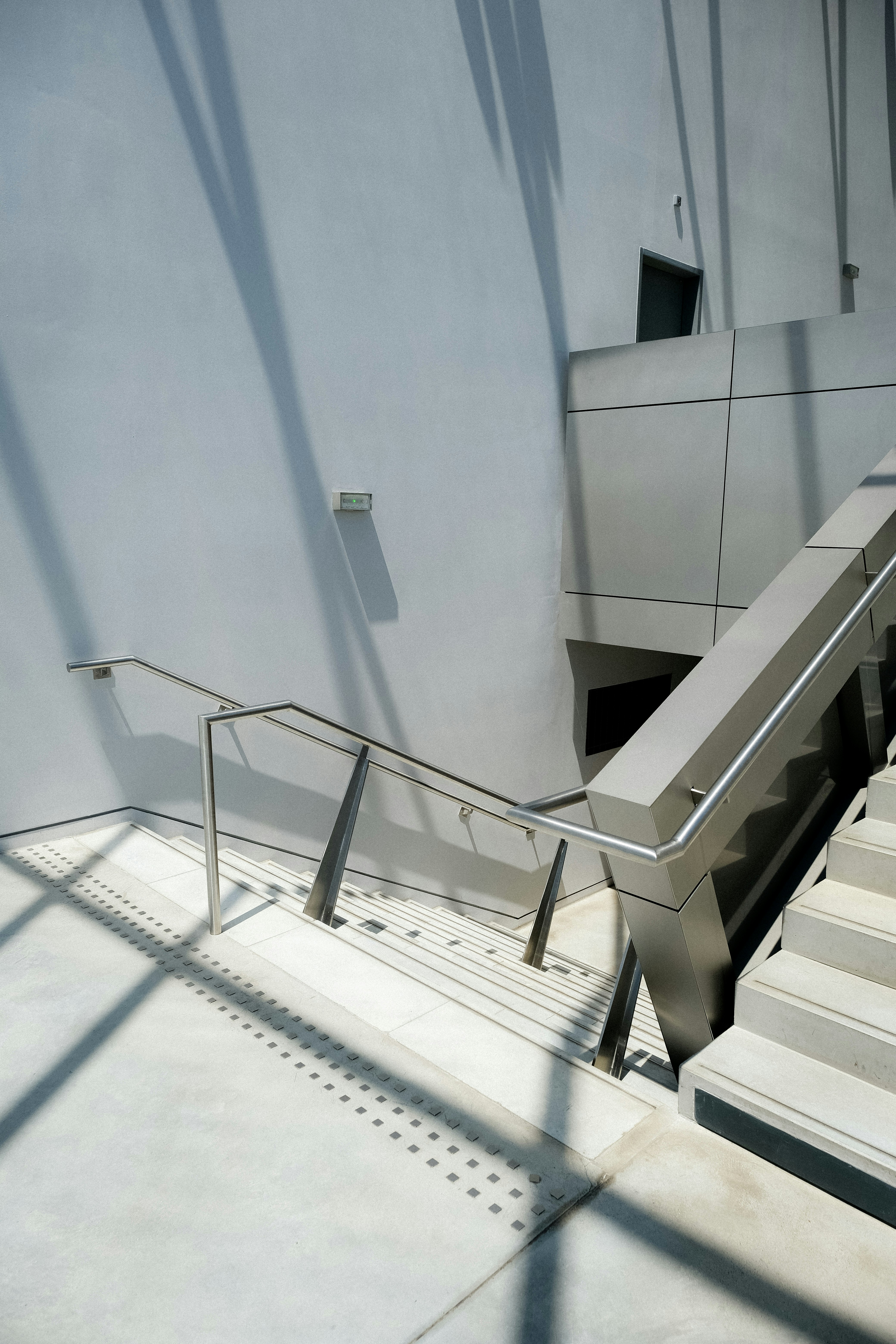 Aluminum ramp with handrails and non-slip surface