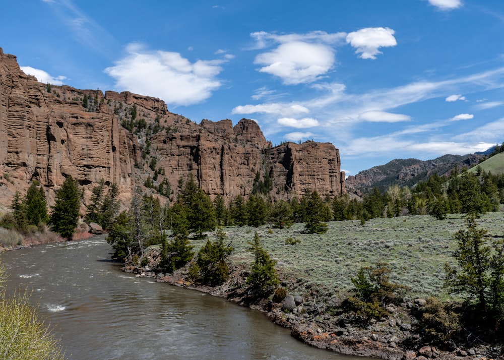 a river running through a canyon