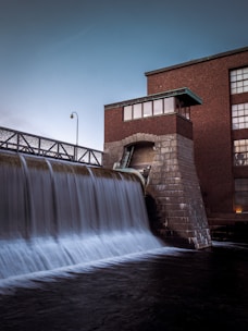 a large water fountain next to a building