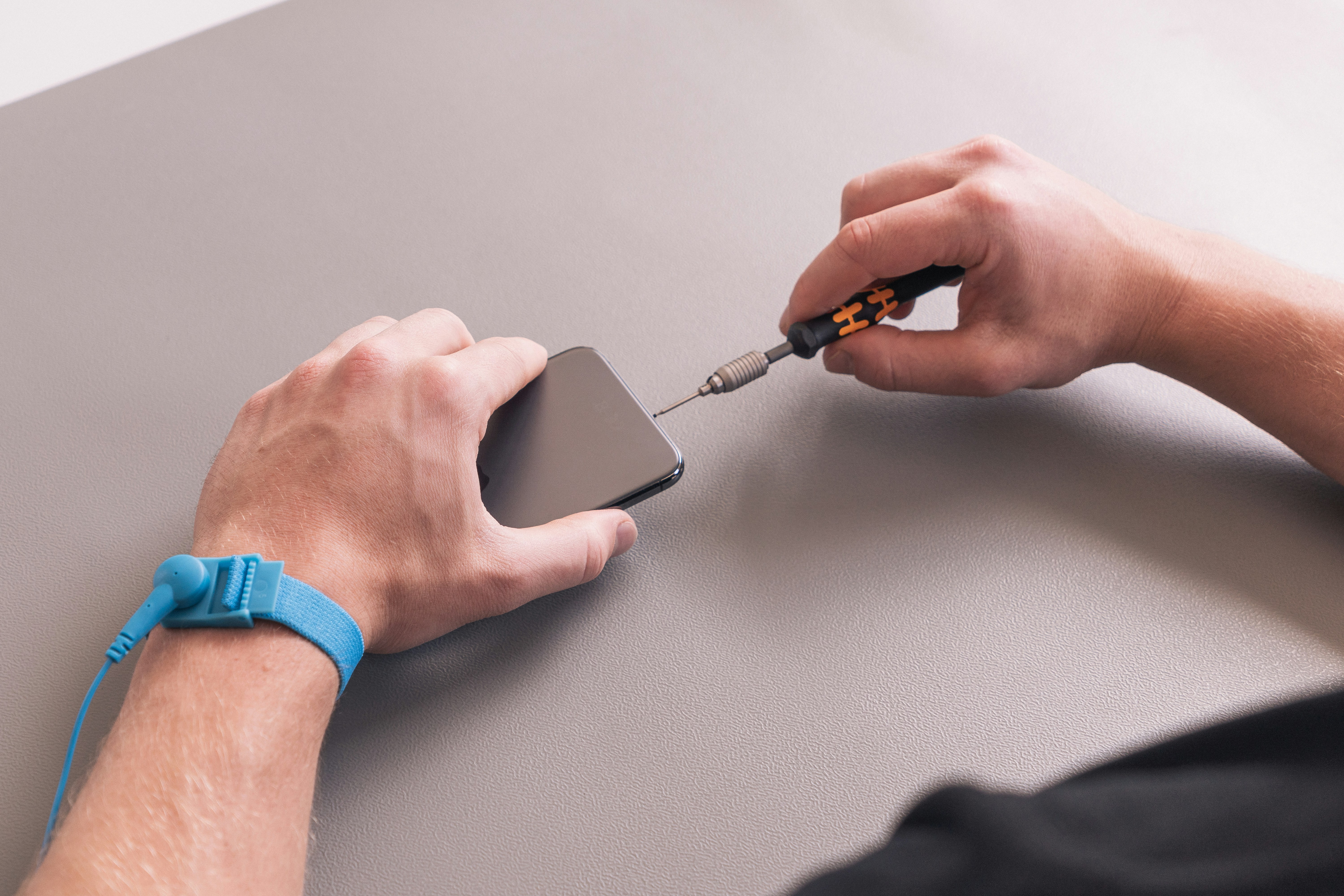 a hand holding a knife