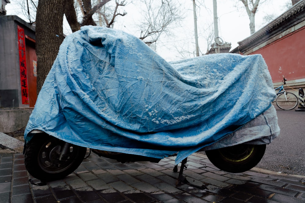 a blue tarp on a motorcycle