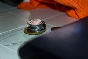 pesos mexicanos sobre una mesa