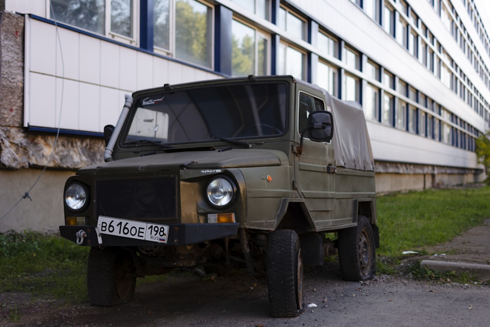 a jeep parked in front of a building