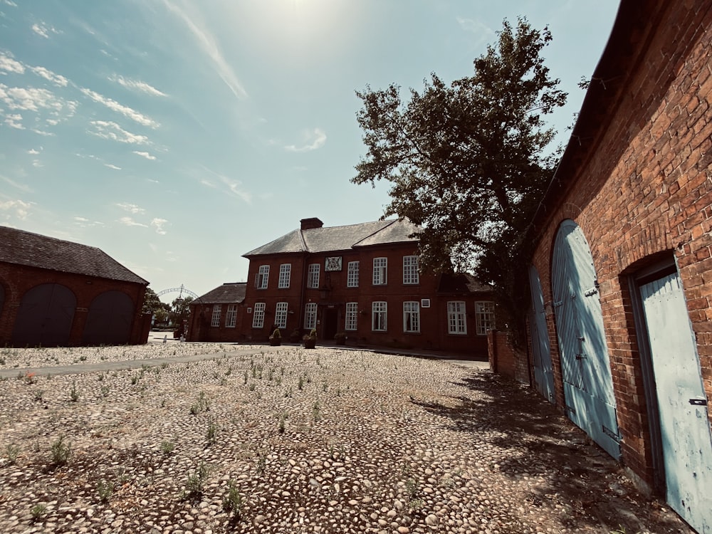 a dirt road between buildings