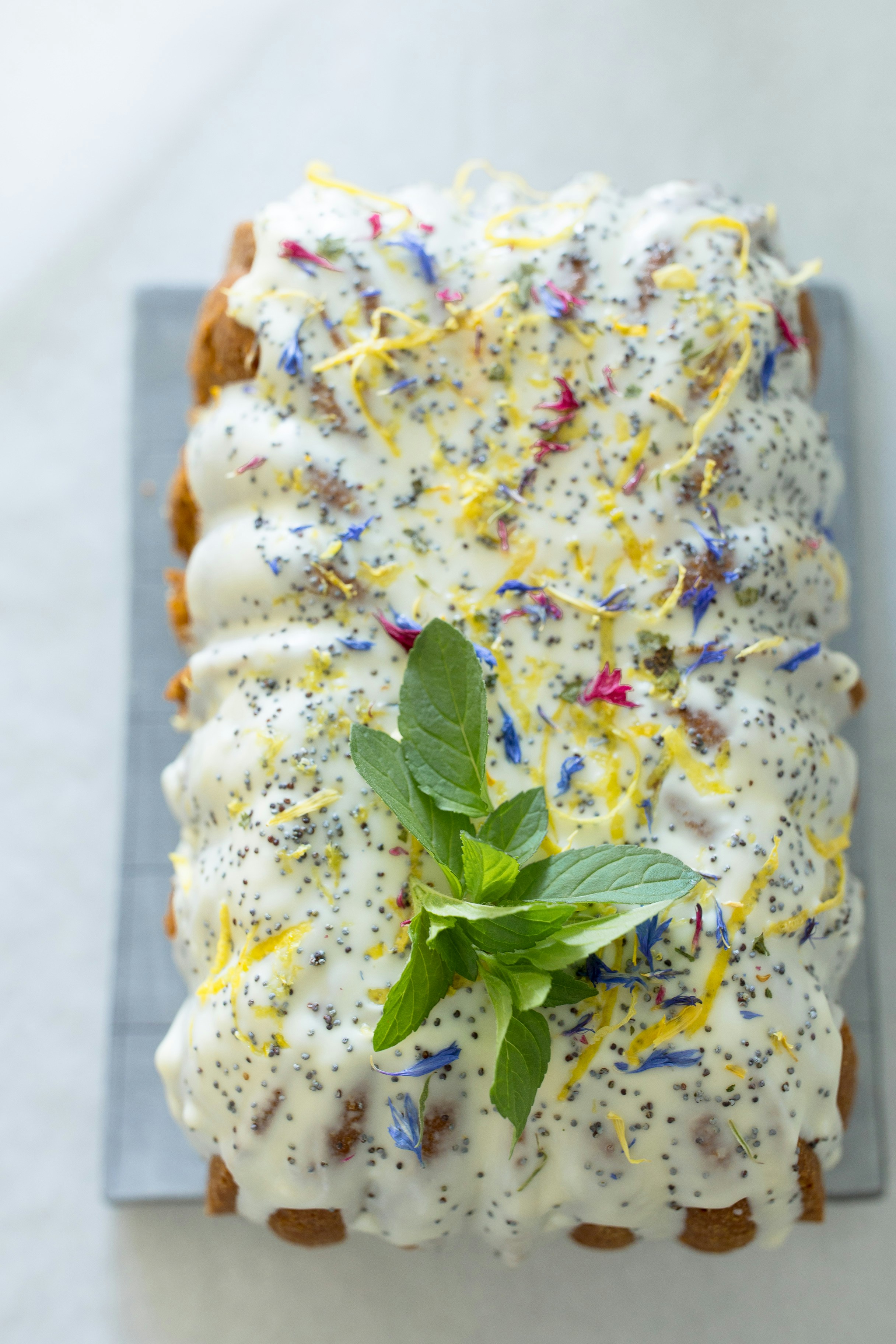 설탕을 입히고 뿌린 케이크