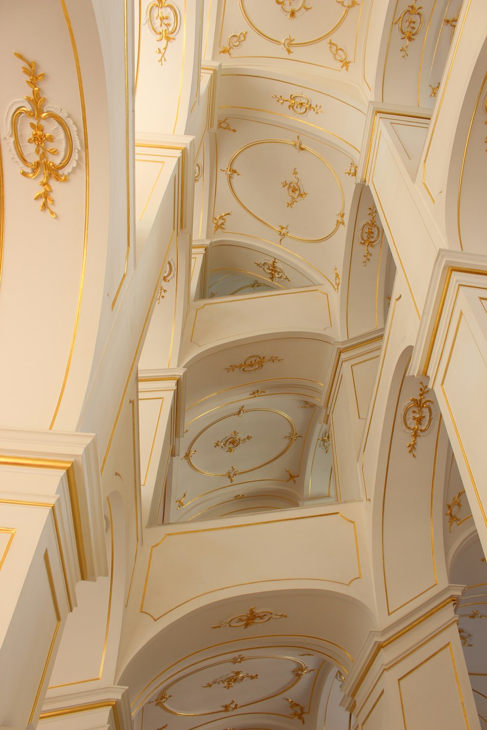 a ceiling with a design on it