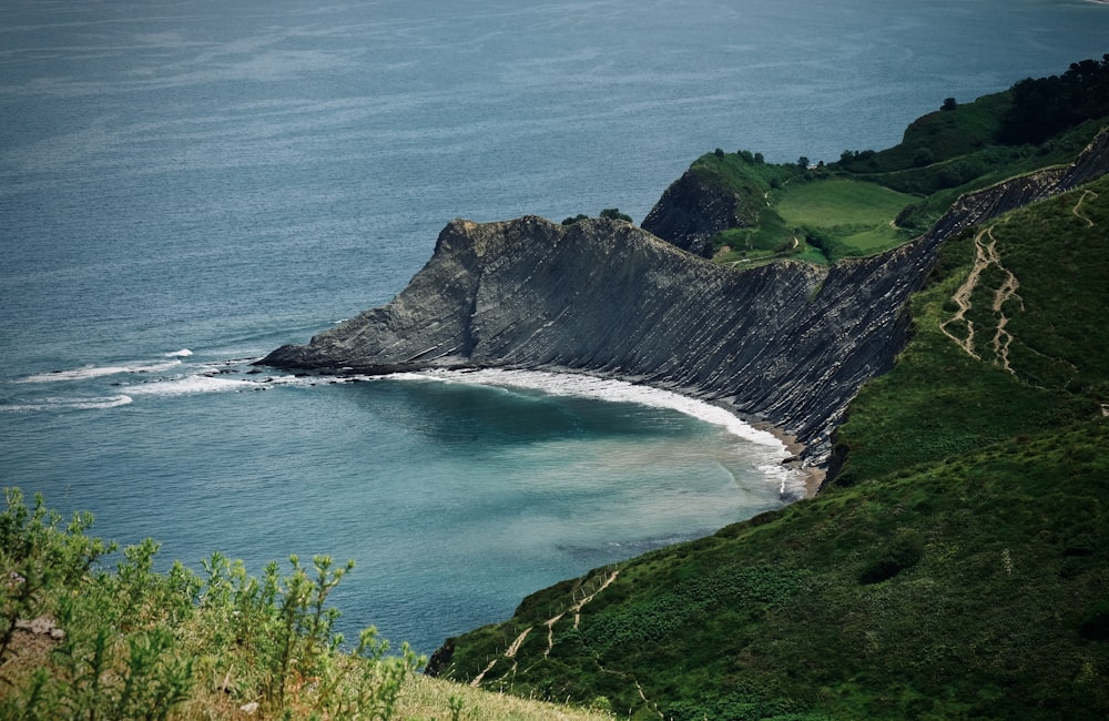 a rocky coast line