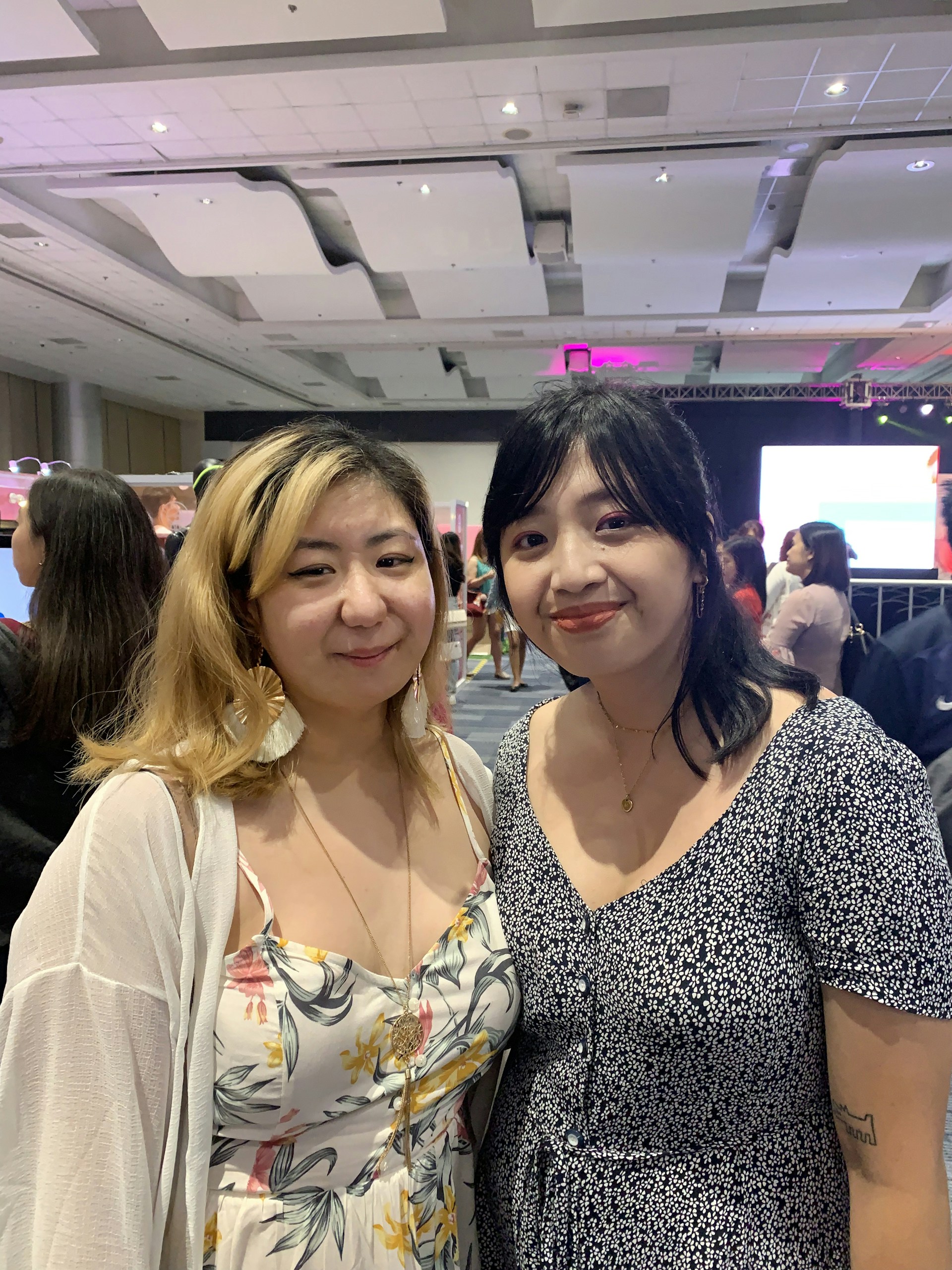 gray computer monitor