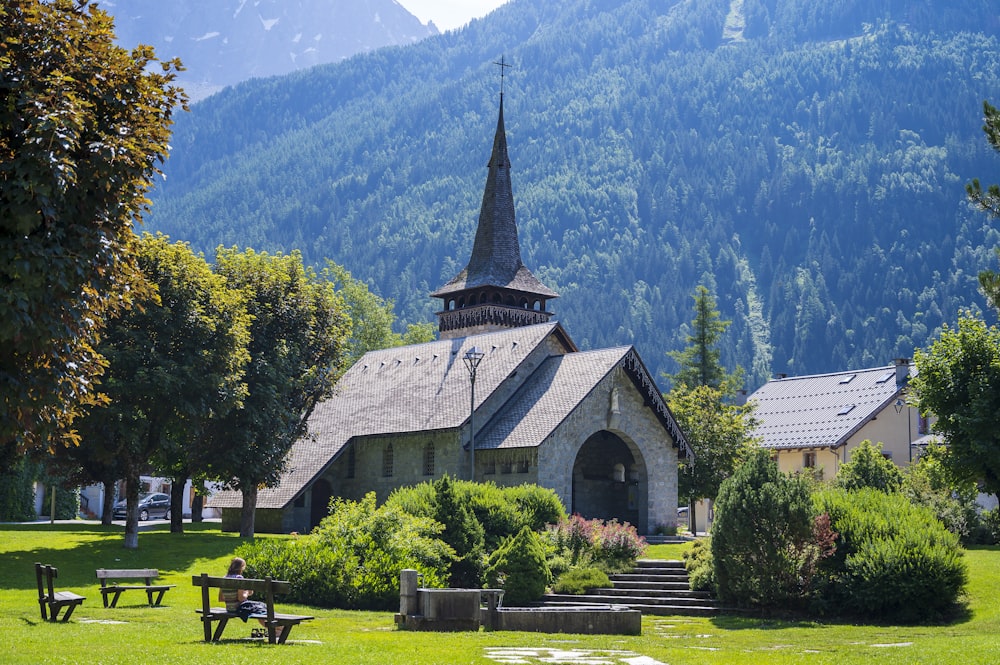 Eine Kirche in den Bergen