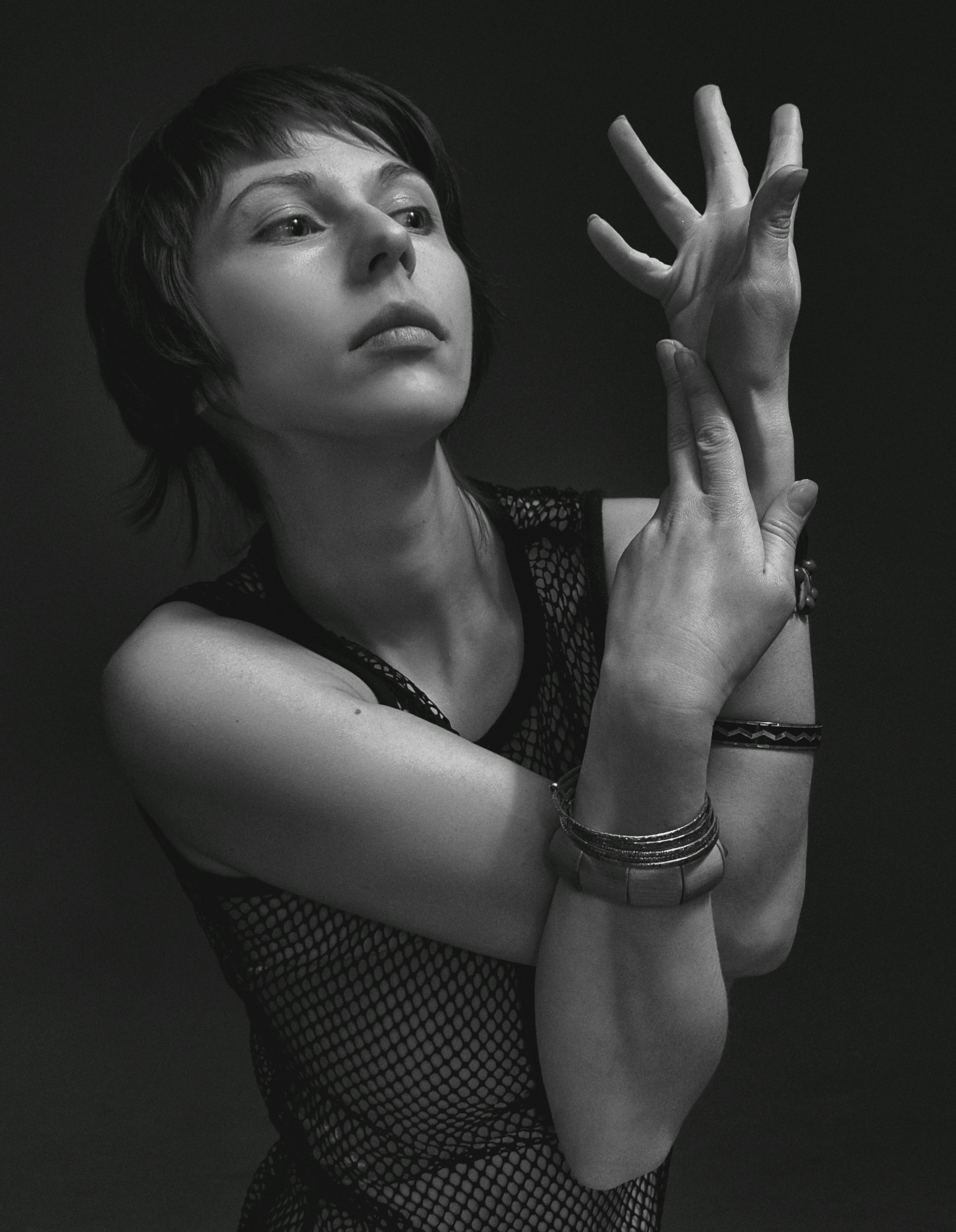 A woman with her hand up photo – Free Black Image on Unsplash
