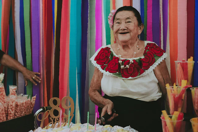 Abuela celebrando su cumpleaños