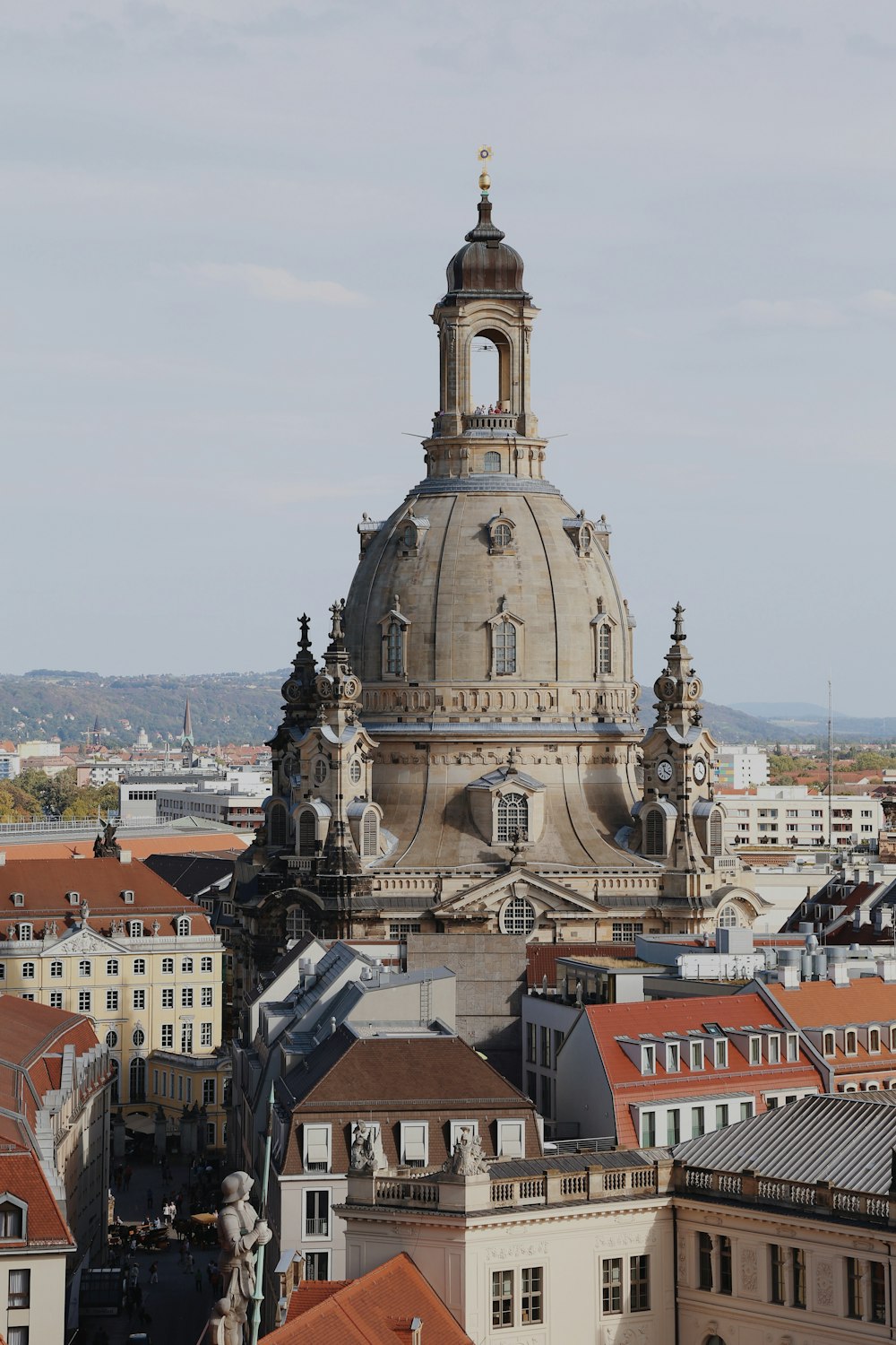 a large building with Dresden Frauenkirche