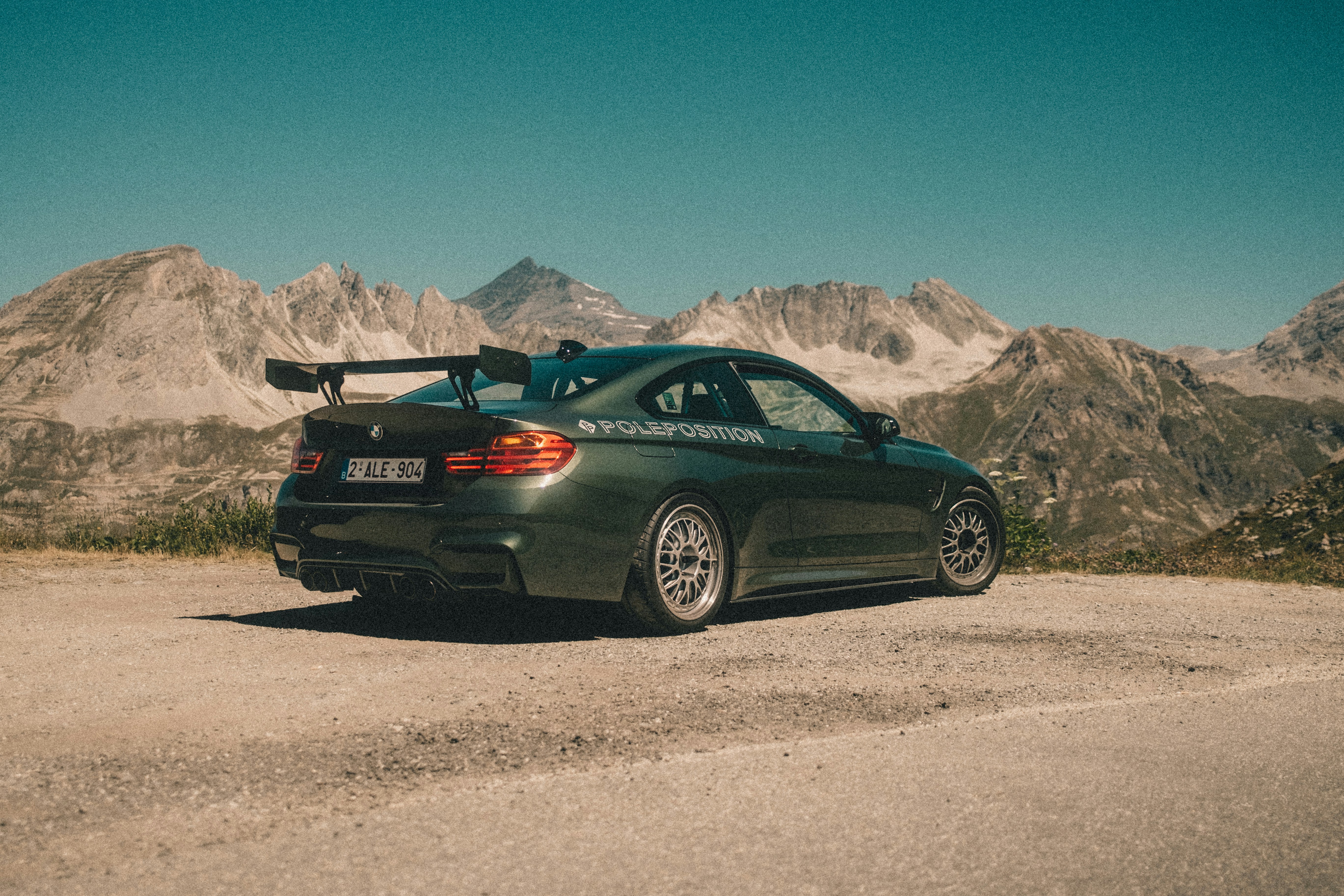 Photo by lorenzohamers