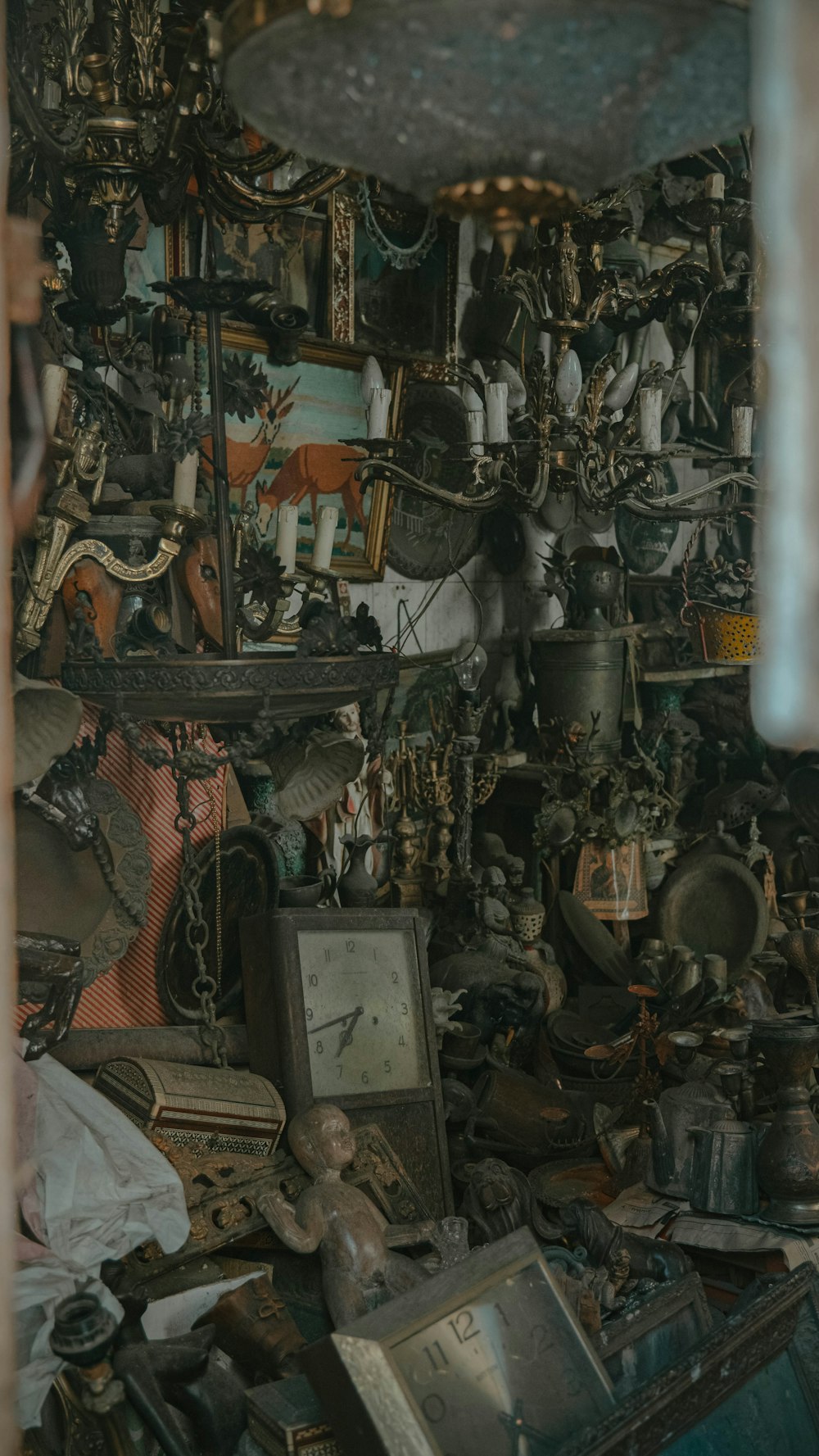 a room is filled with old items