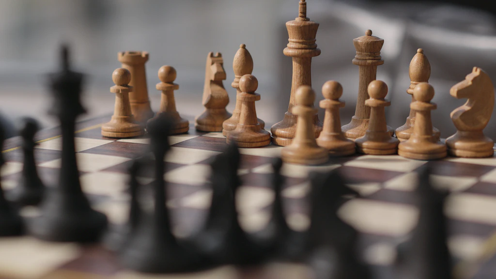 Échiquier symbolisant la réflexion stratégique et l'adaptation au poker
