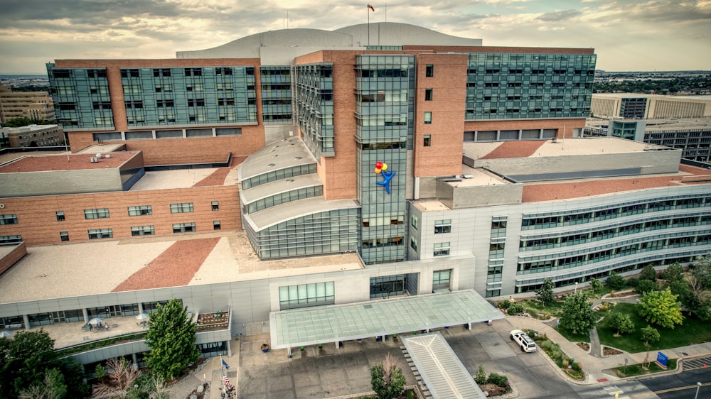 a large building with many windows