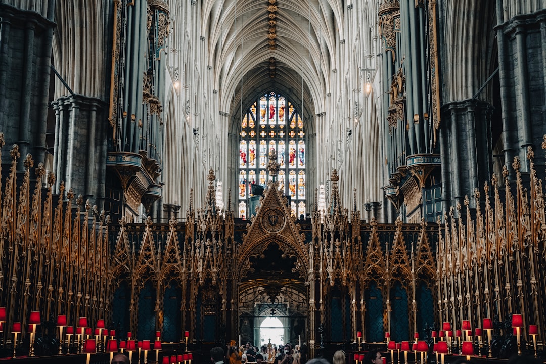 a cathedral with many people in it,