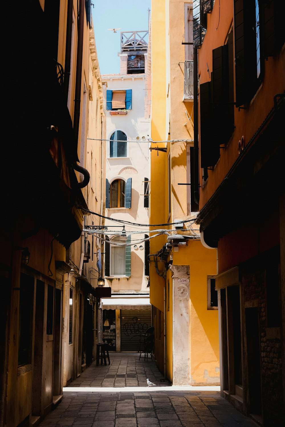 a narrow alley between two buildings