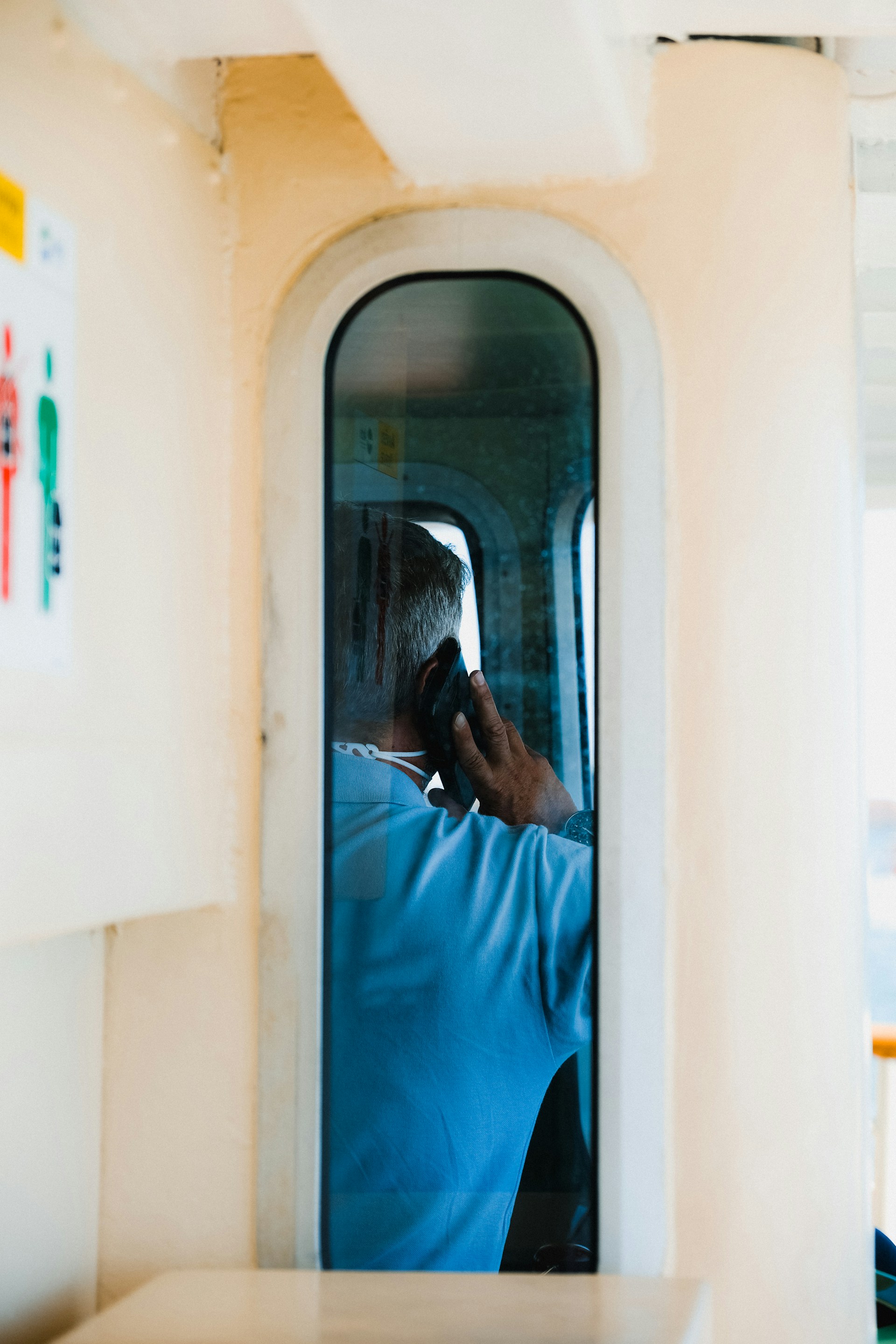 gray computer monitor