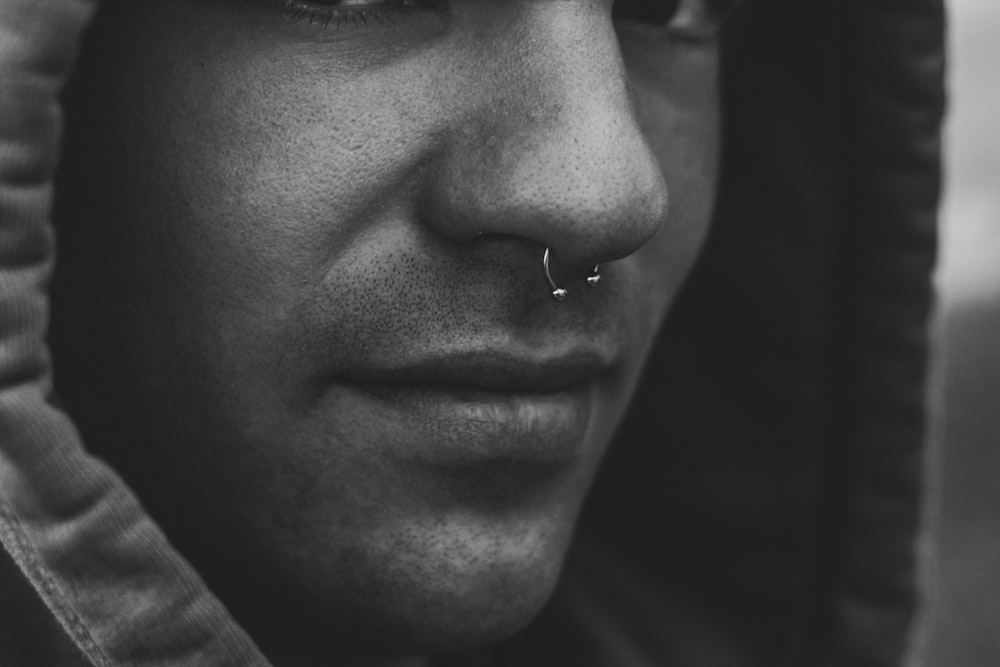 um close up de um homem