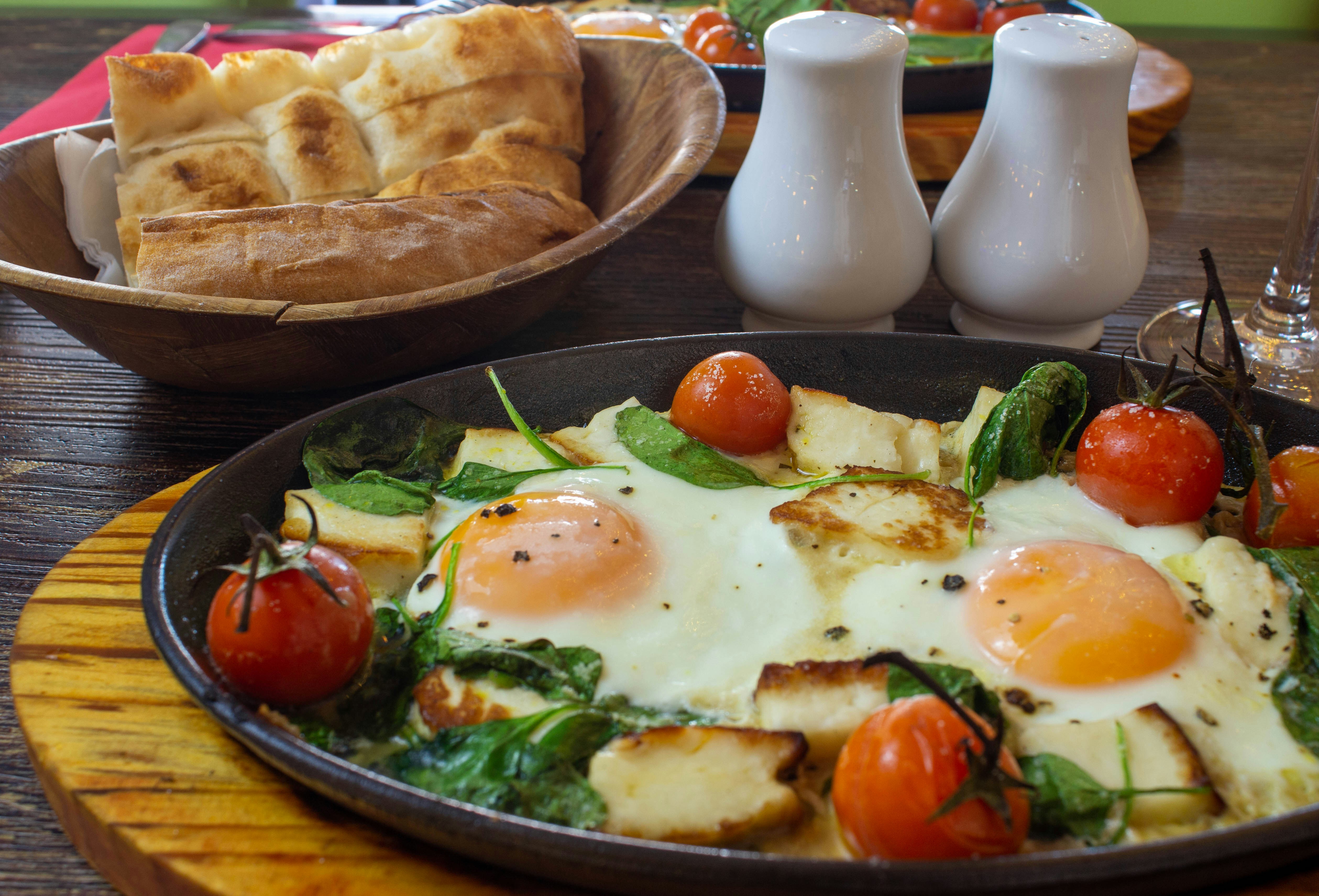 Turkish Eggs Çilbir