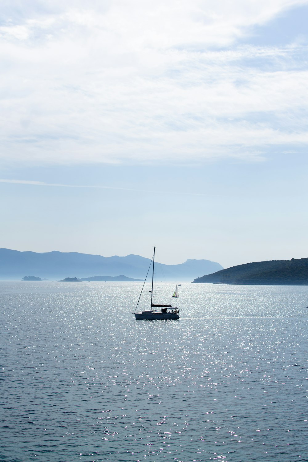 Un bateau sur l’eau