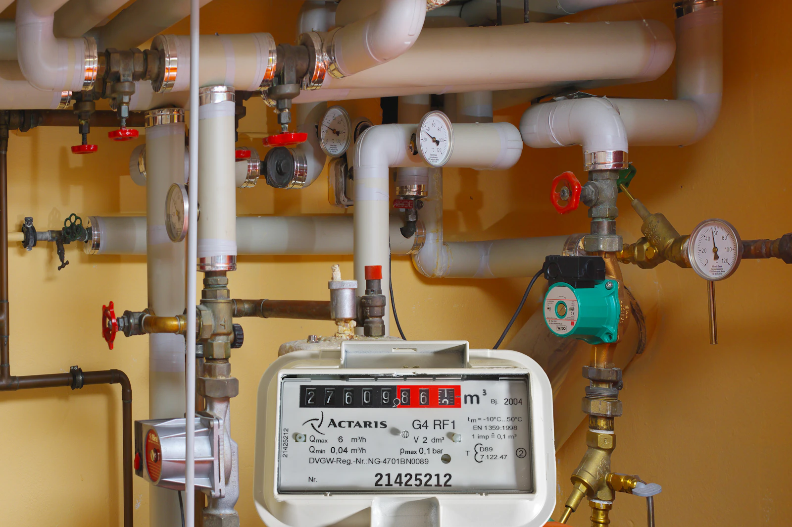 Газовый котёл в котельной частного дома