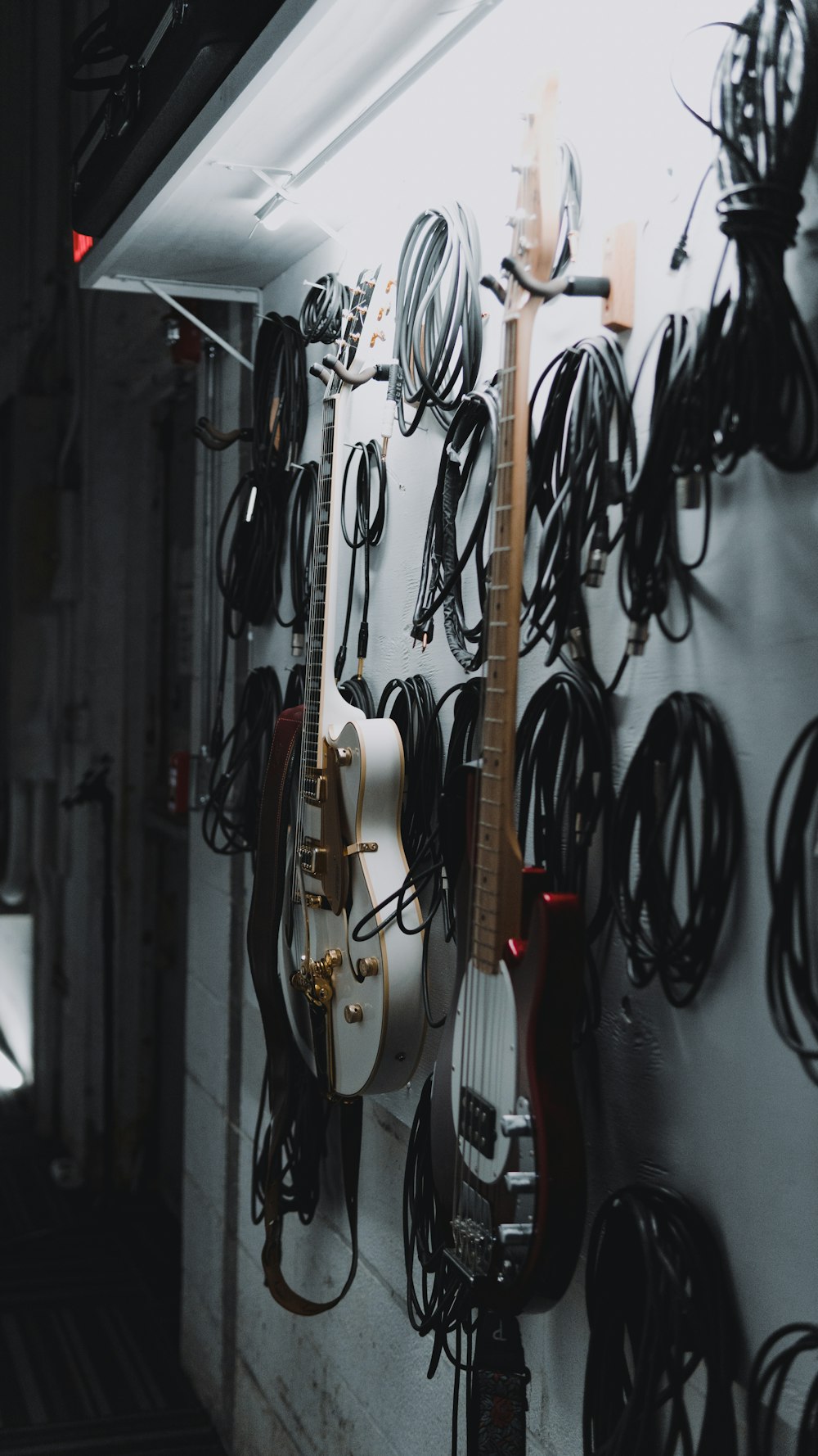 a wall with a variety of knives on it