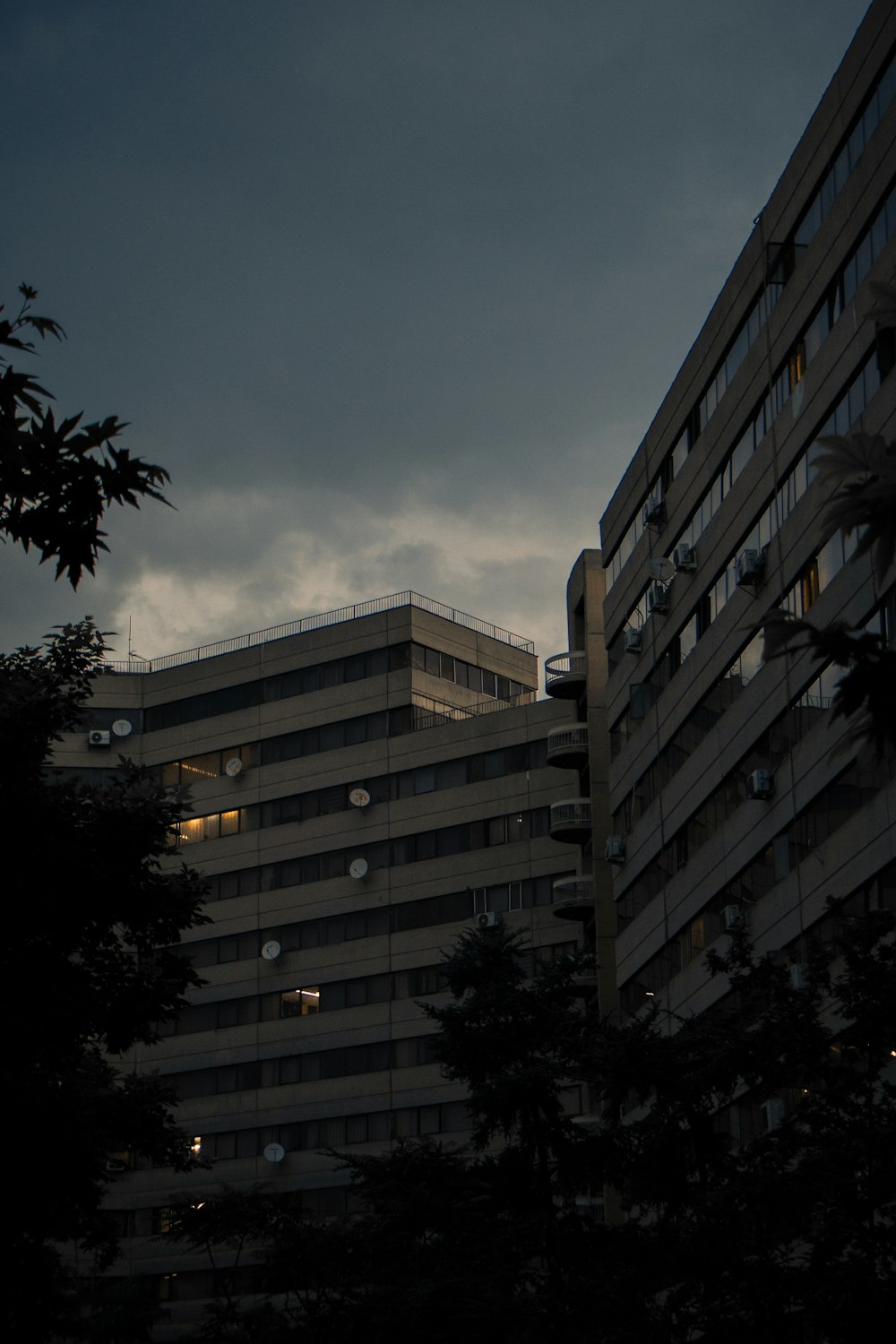 a building with a cloudy sky