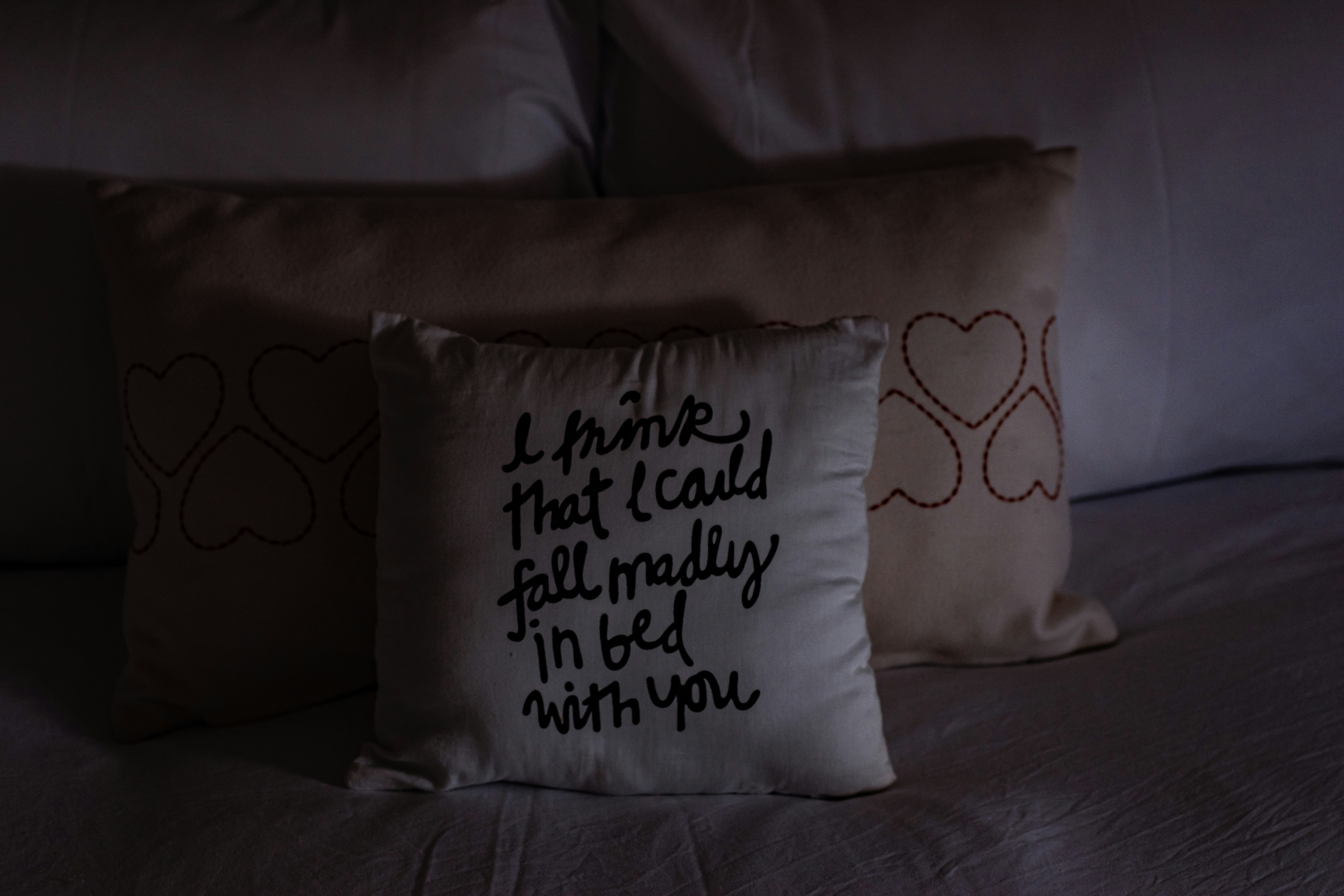 Romantic Goodnight Quotes for Him: Sweet & Heartfelt