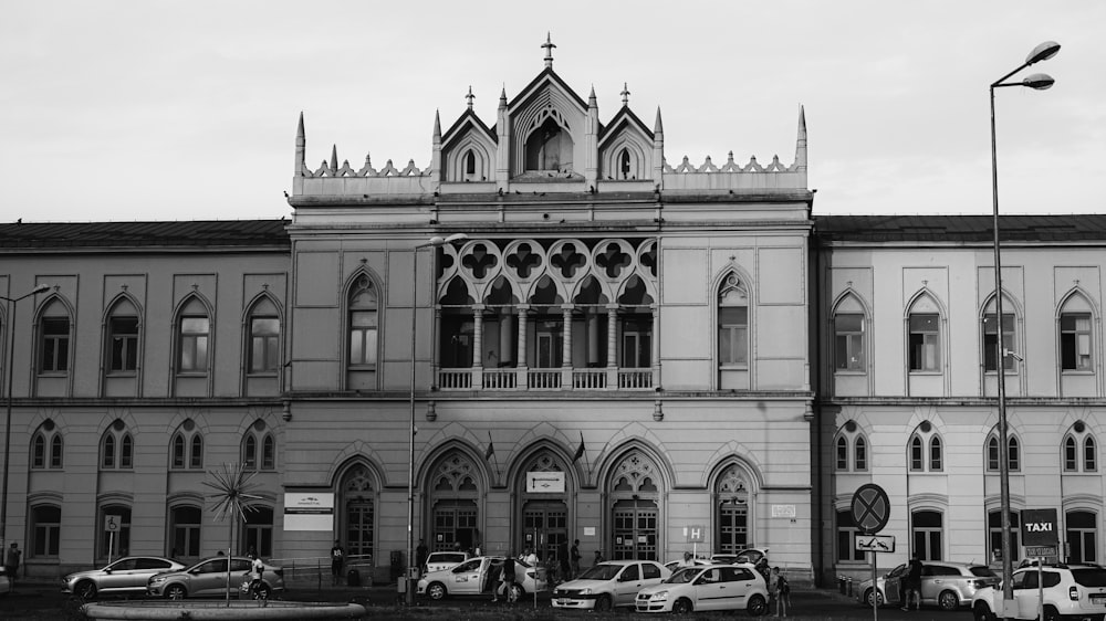 a large building with cars parked in front of it