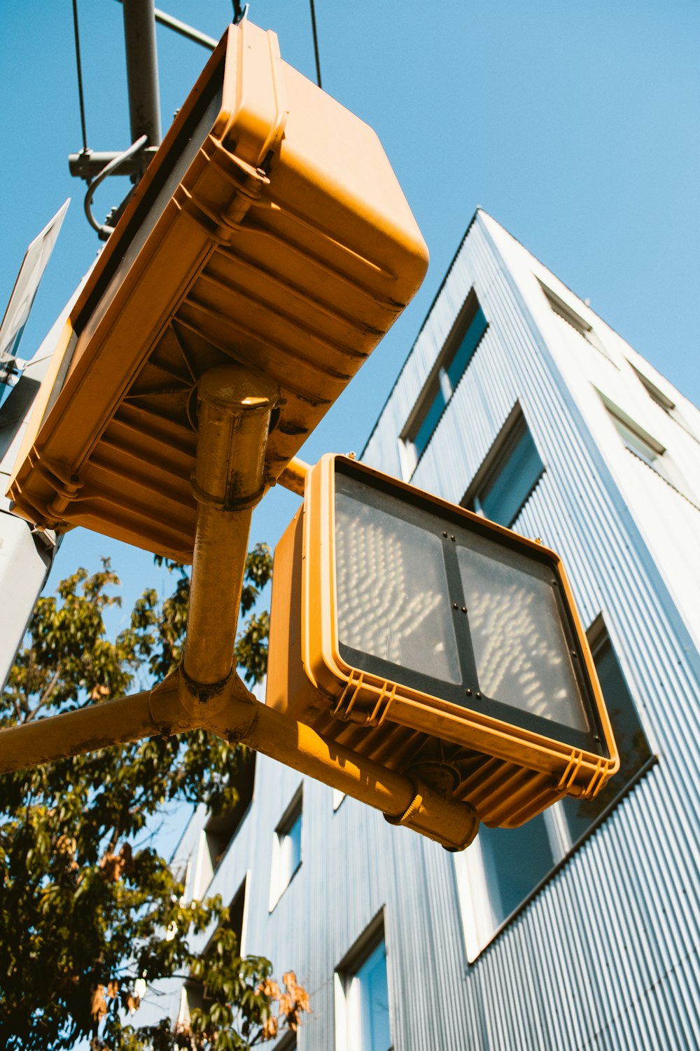 a yellow street light