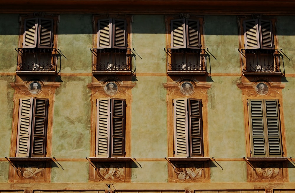 a building with many windows