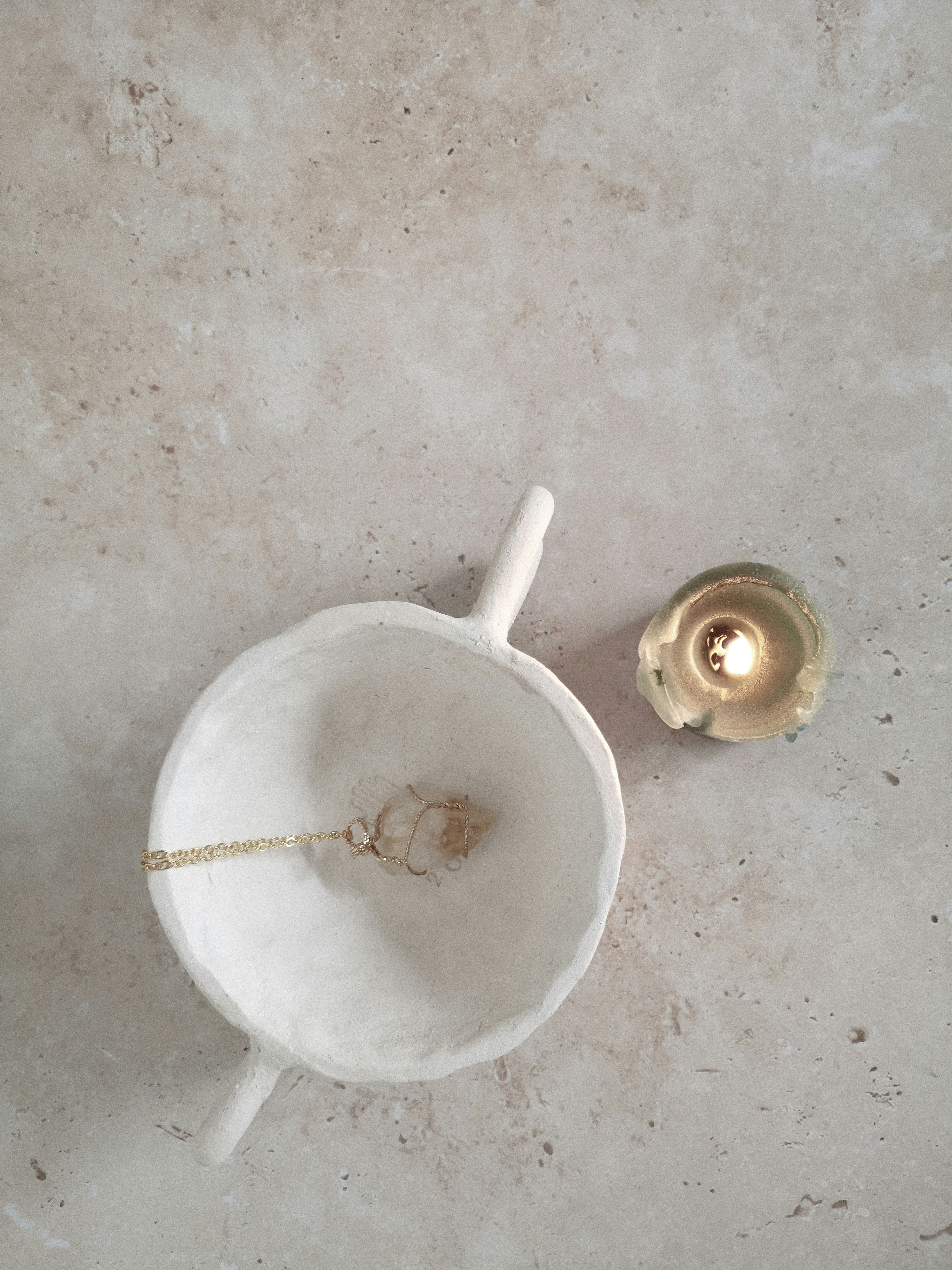 gray computer monitor