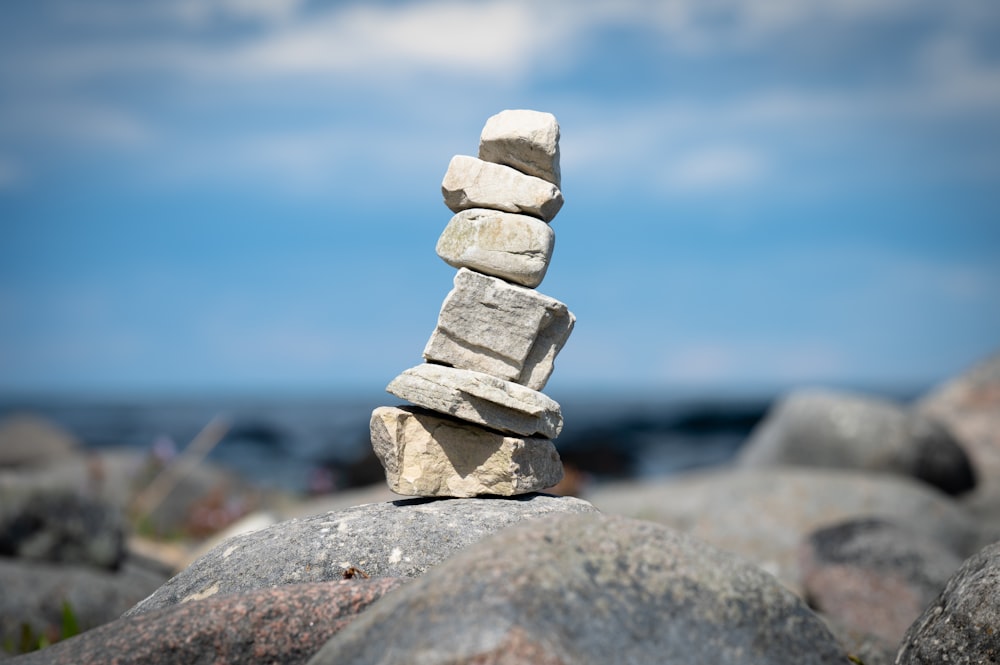 Una pila de rocas