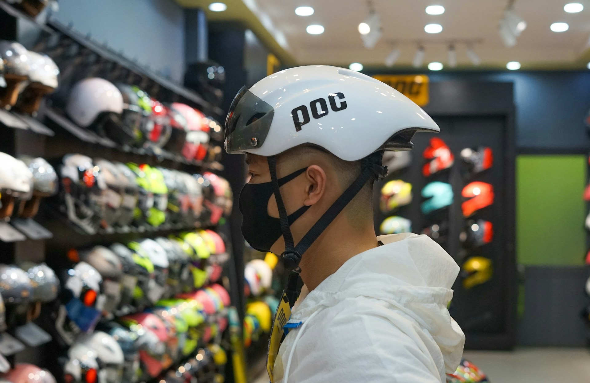 gray computer monitor