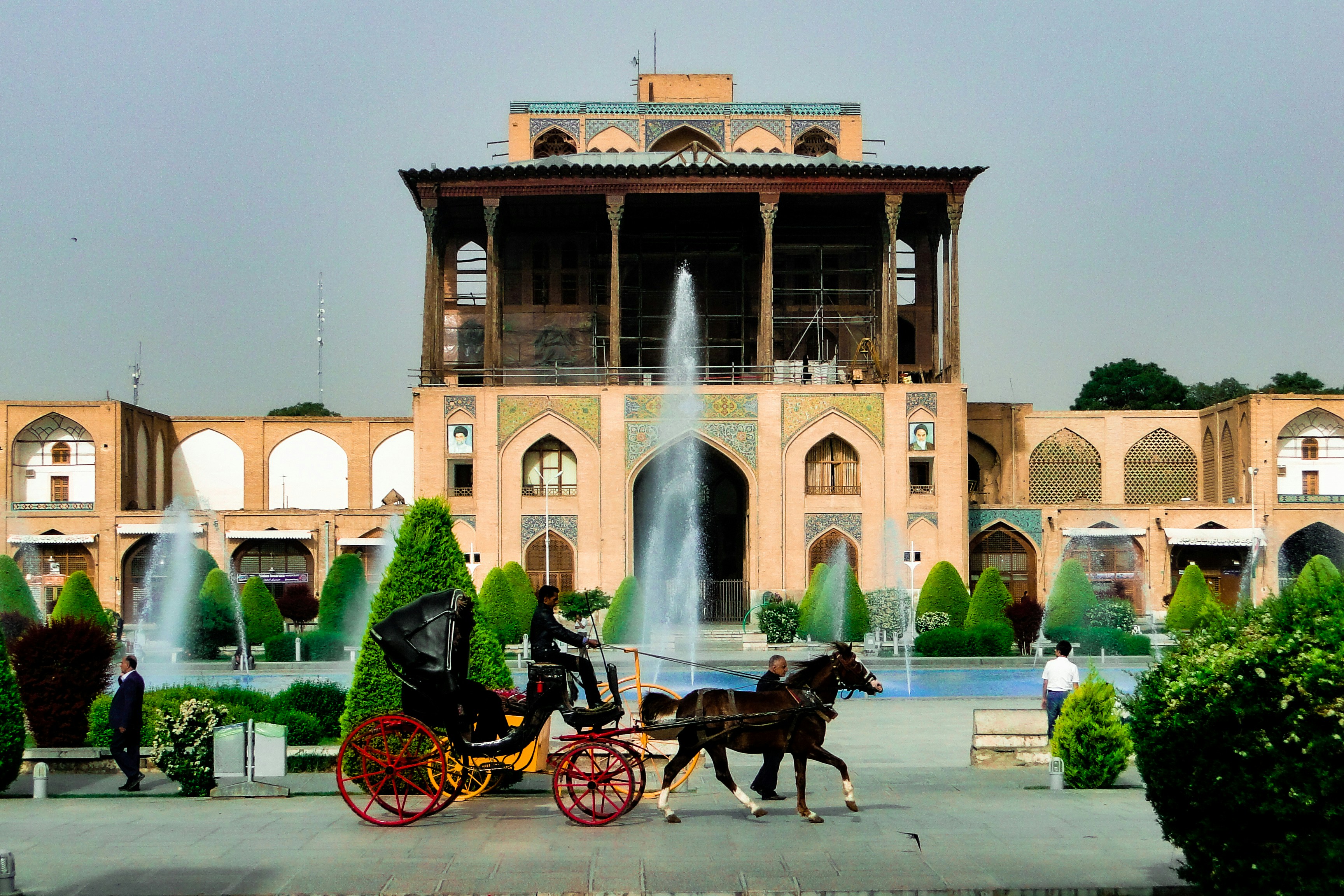 a horse drawn carriage in front of a large building