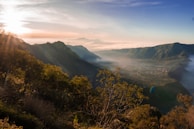 A peaceful landscape of Imbabura with mountains and clear skies at sunrise.