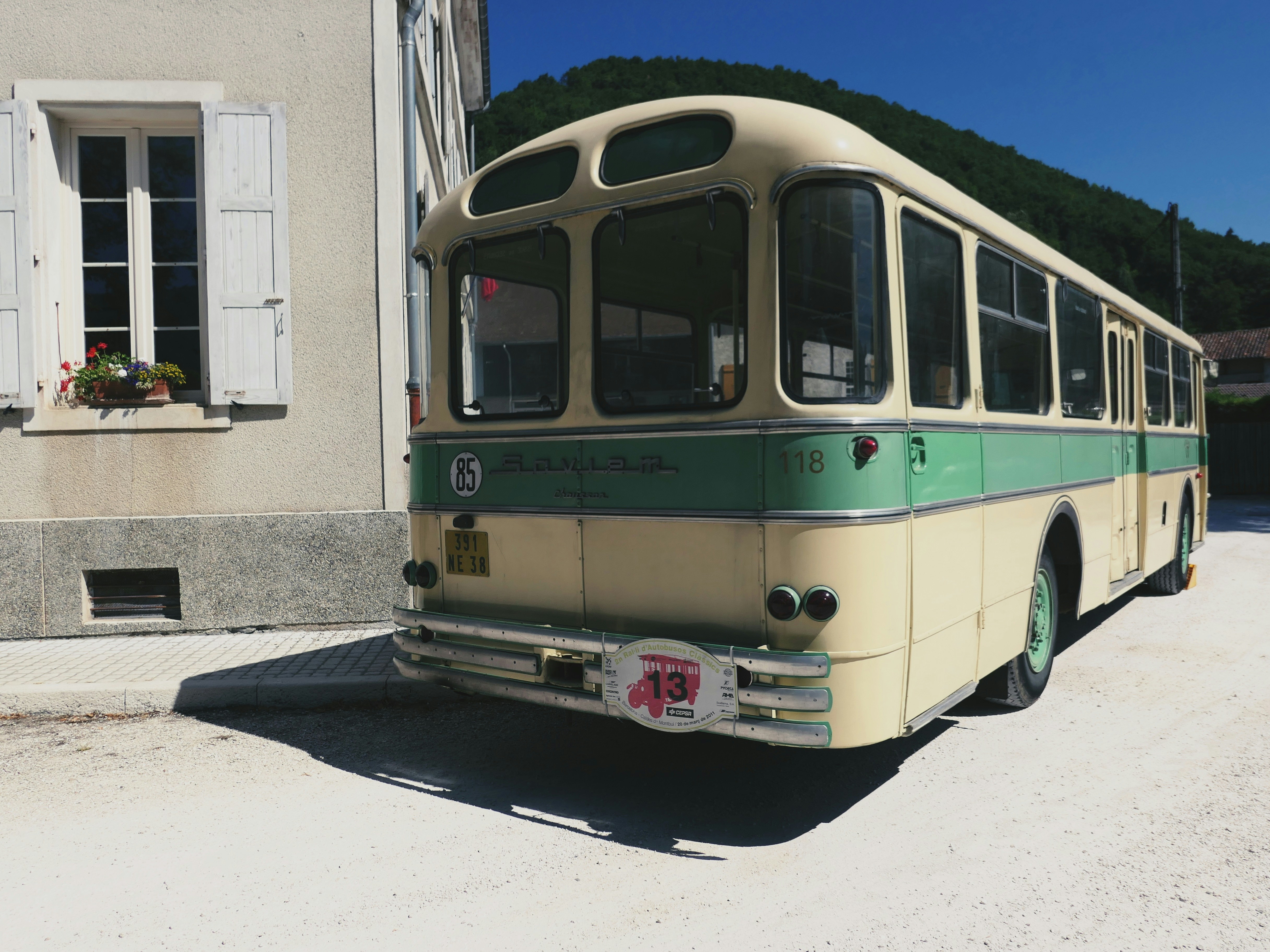a bus parked in front of a building