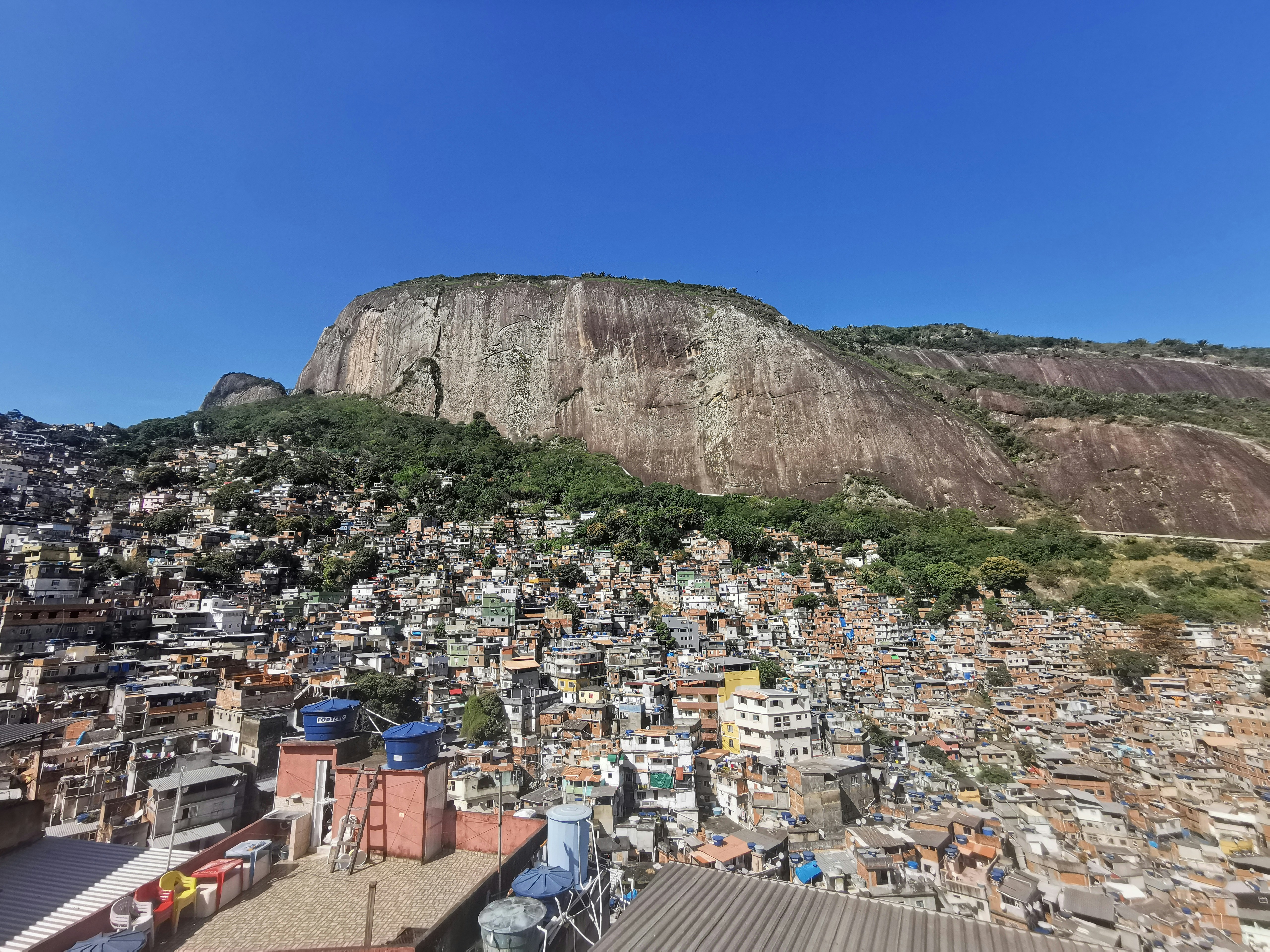 Empreendedores das favelas: 76% usam internet e redes sociais para divulgar serviços