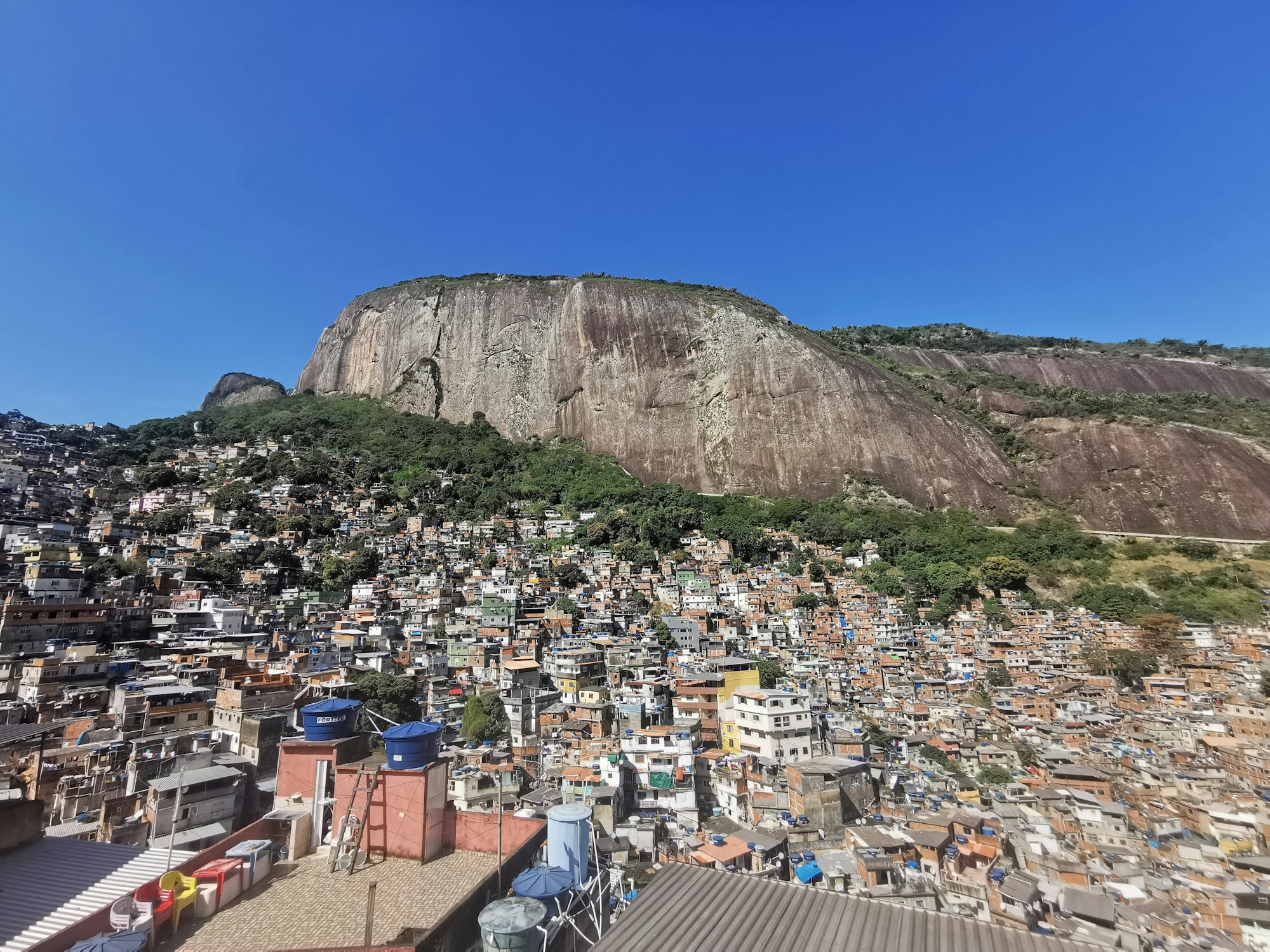 Empreendedores das favelas: 76% usam internet e redes sociais para divulgar serviços