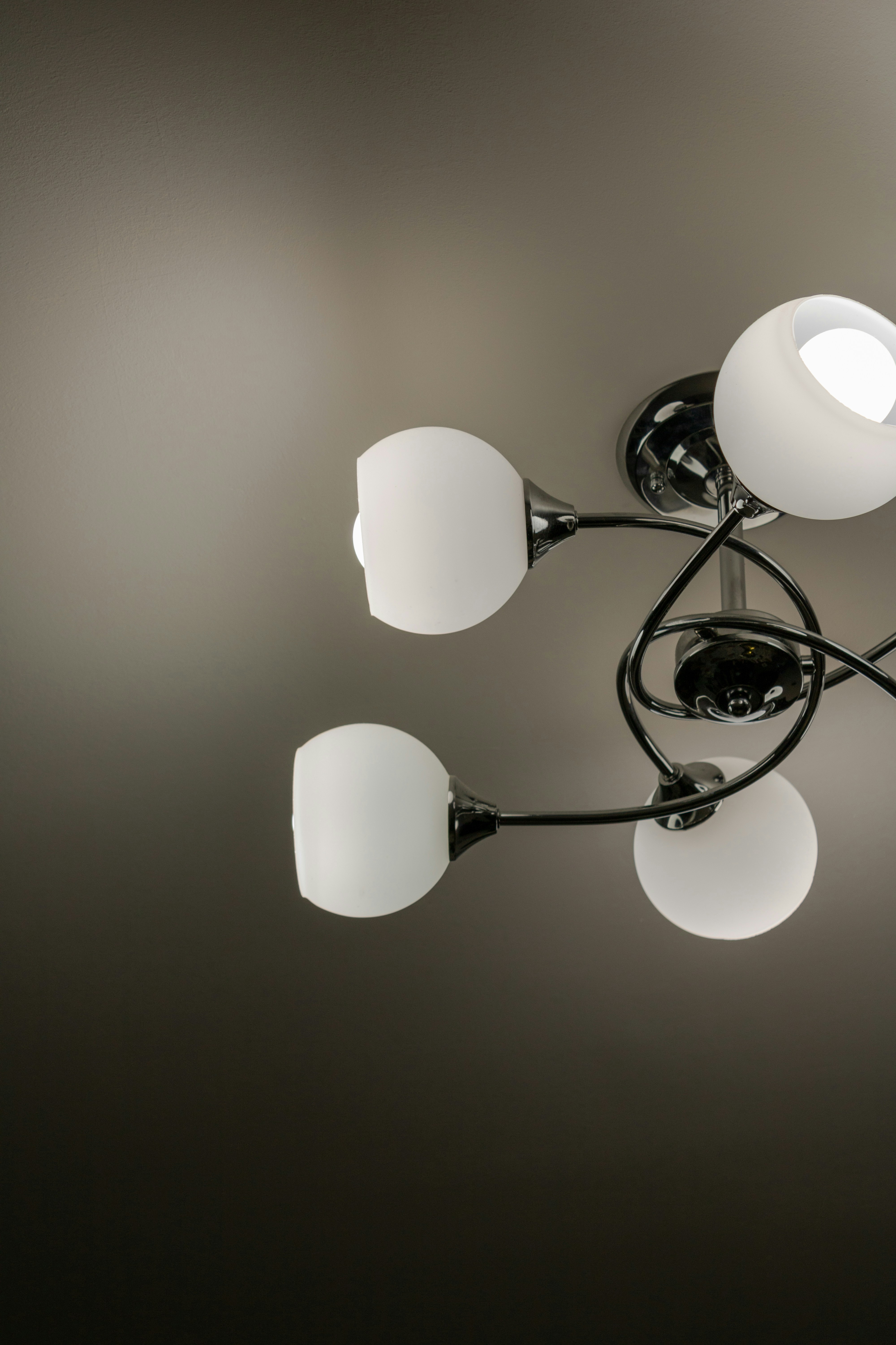 Цена белой люстры Киев