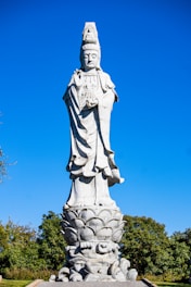 a statue of a person