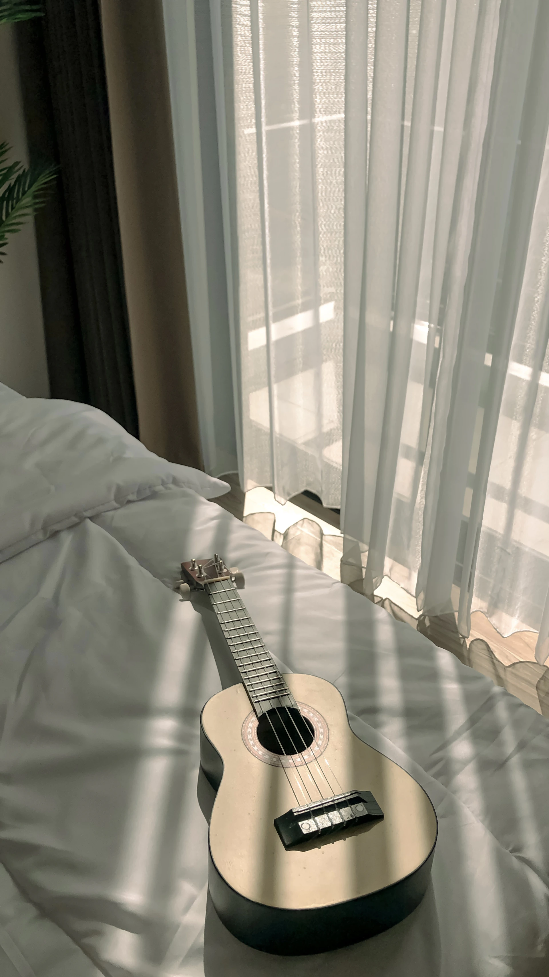 gray computer monitor