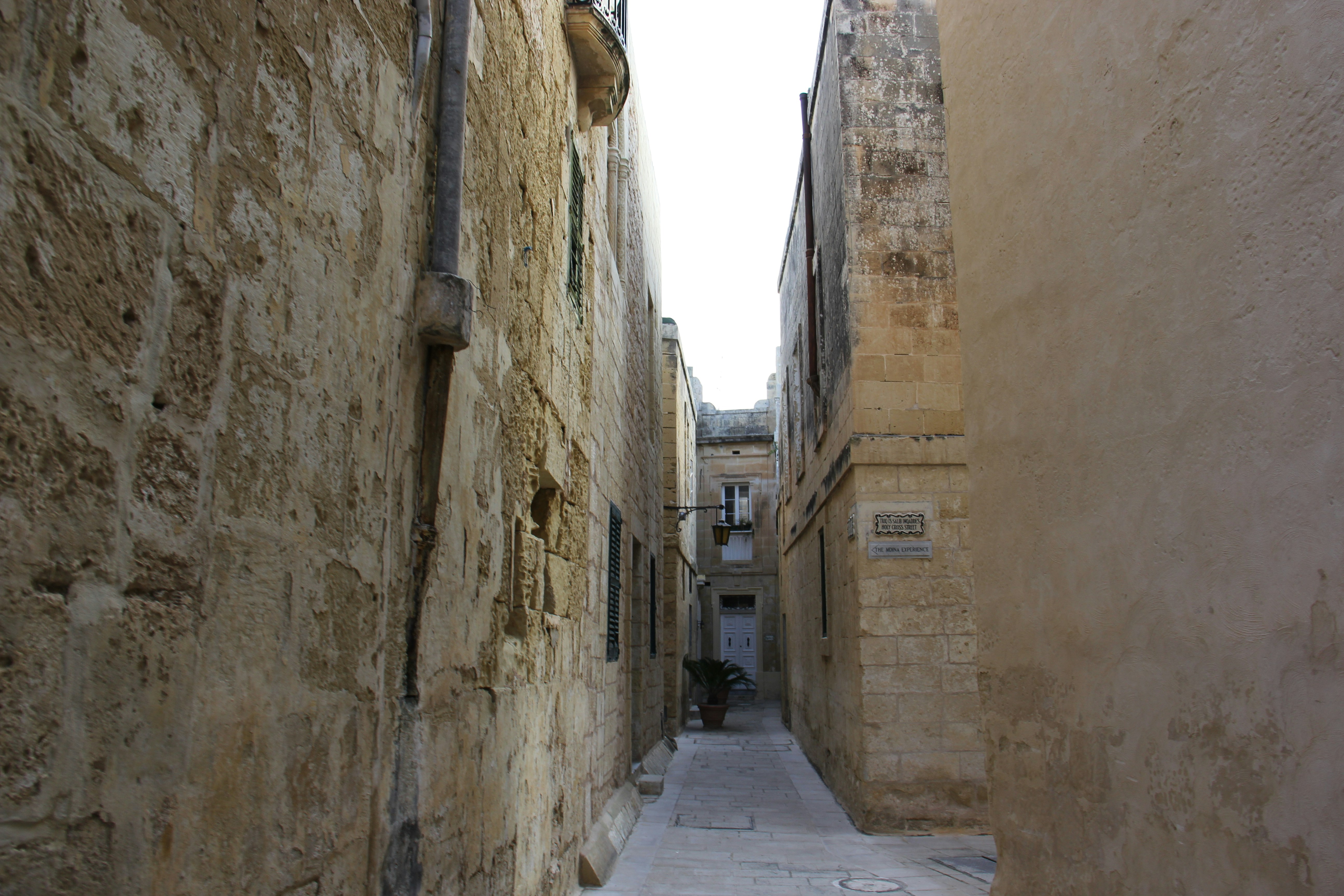 An alley way in Malta.
Taken by TO 
IG: https://www.instagram.com/tuvshee1158/